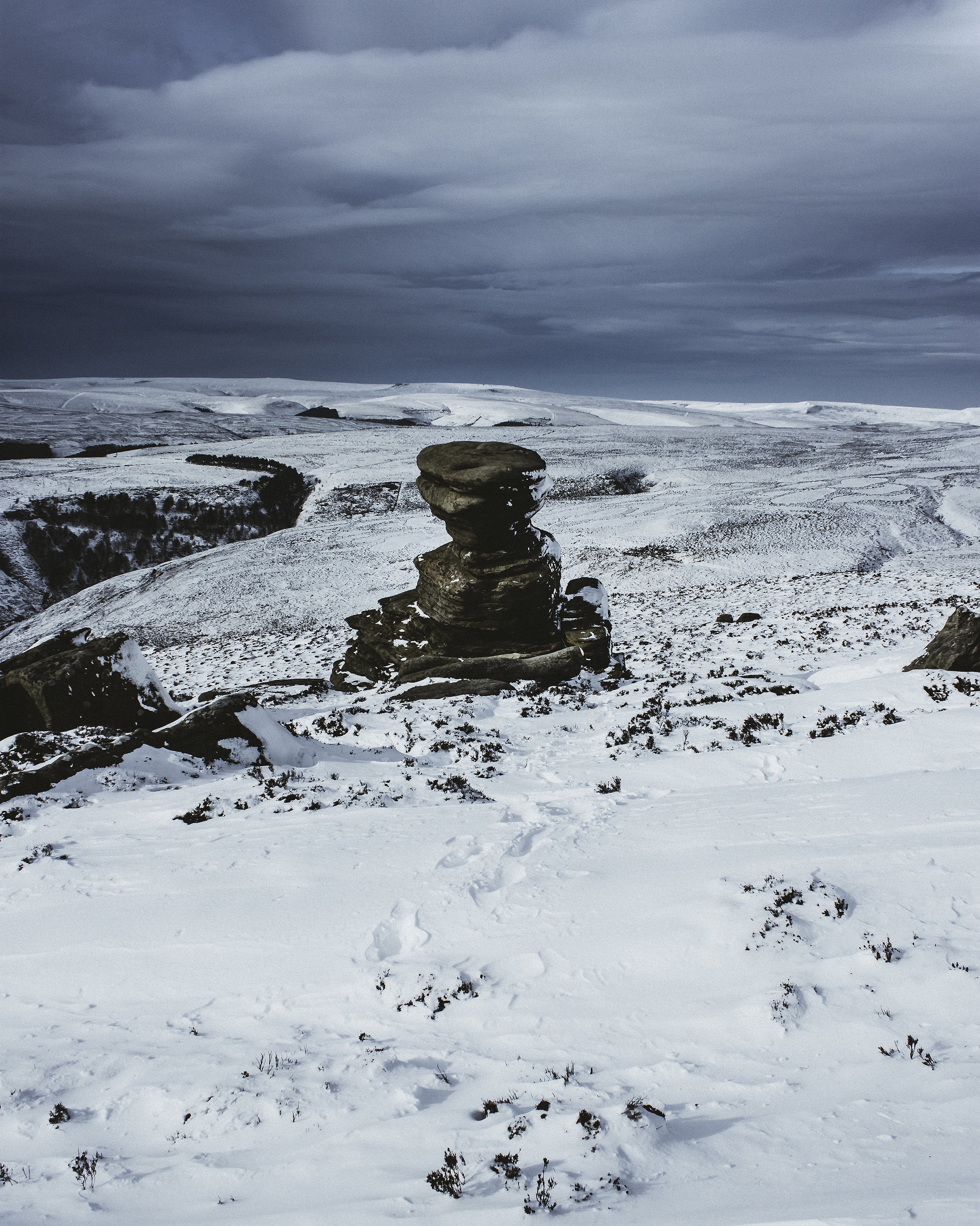 Derwent Edge 3 (Snow).jpg