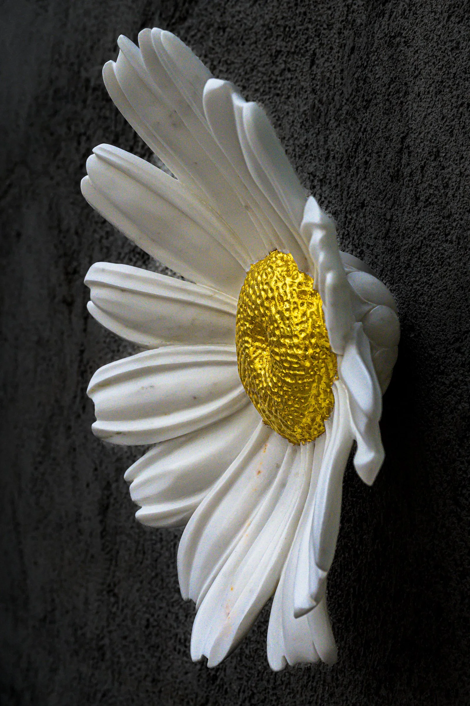 Testimento del Sol, 39x39x16, Marble Dionisos/ Gold leaves, 2025 