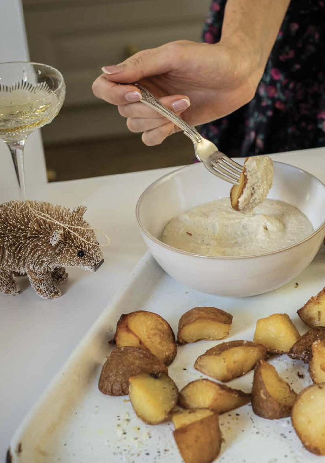 Crispy Roast Potatoes With Creamy Garlic Sauce