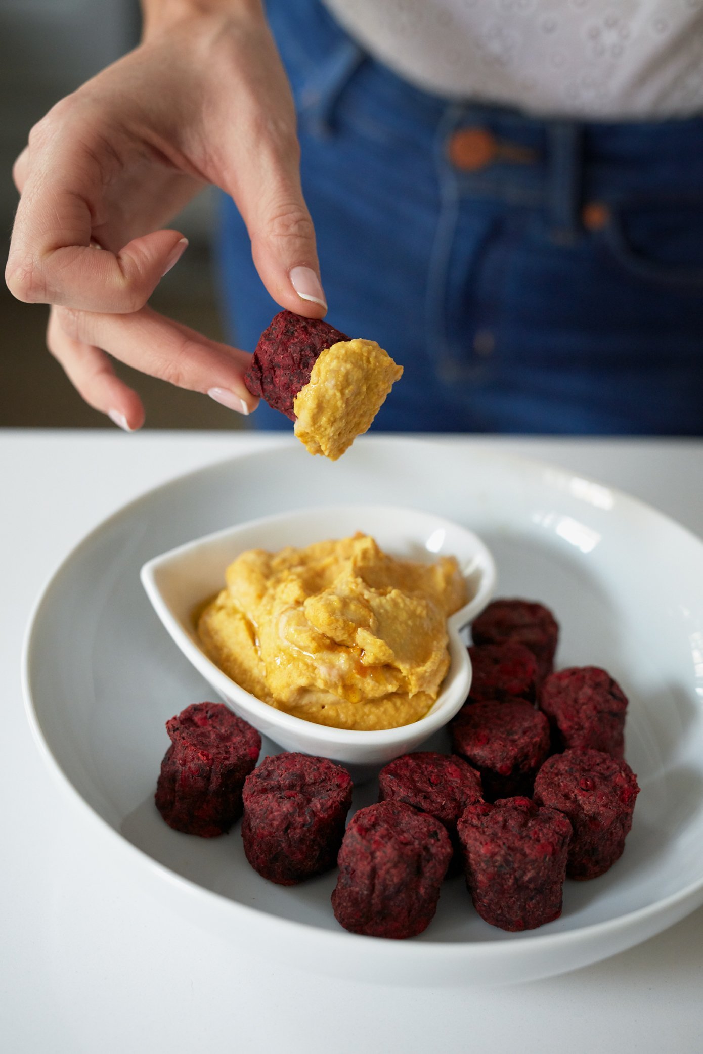 TURMERIC AND POMEGRANATE HUMMUS