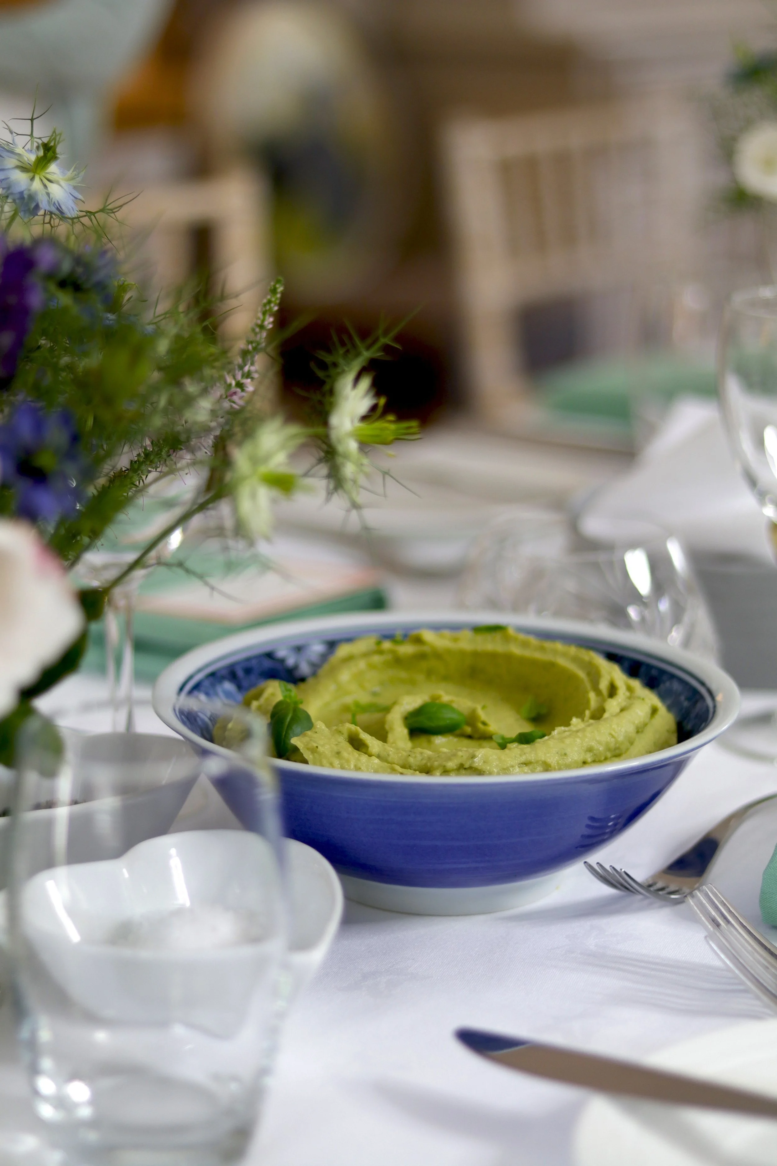 AVOCADO AND SPINACH GARLIC AIOLI
