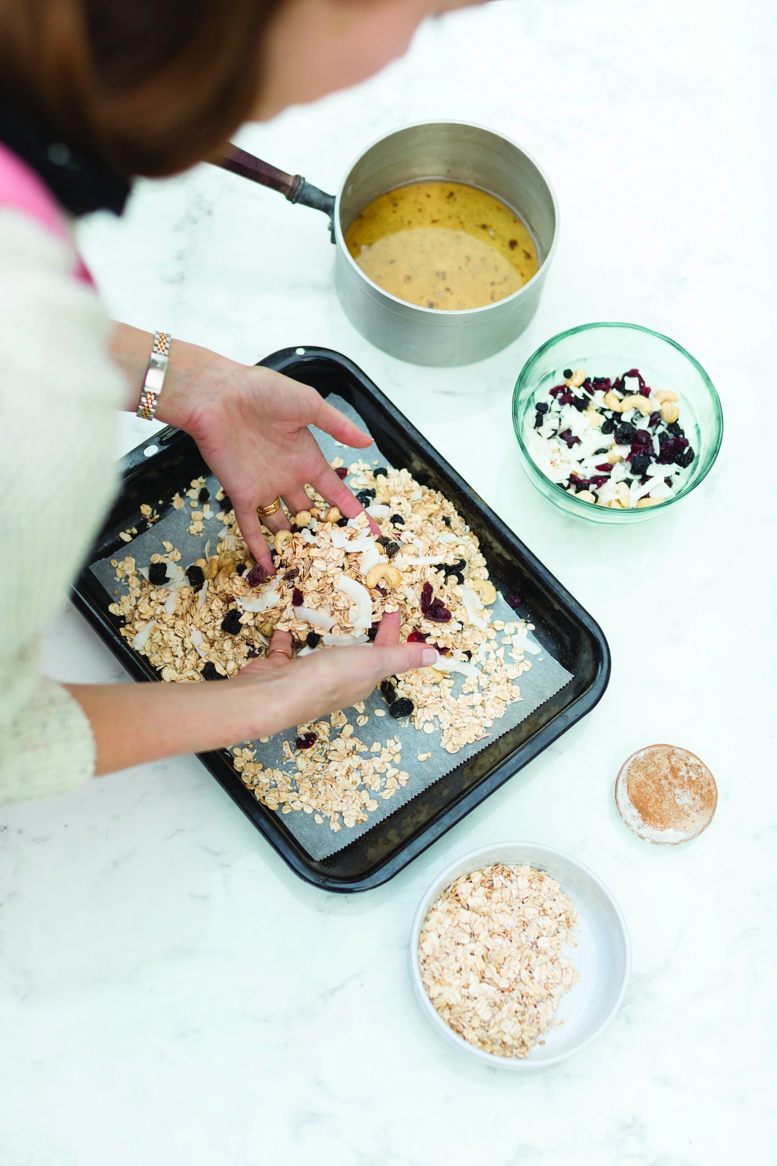 VANILLA AND COCONUT GRANOLA