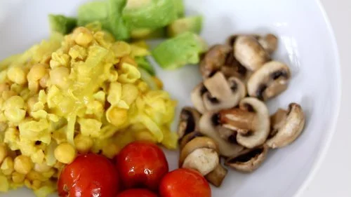 TURMERIC CHICKPEA SCRAMBLE