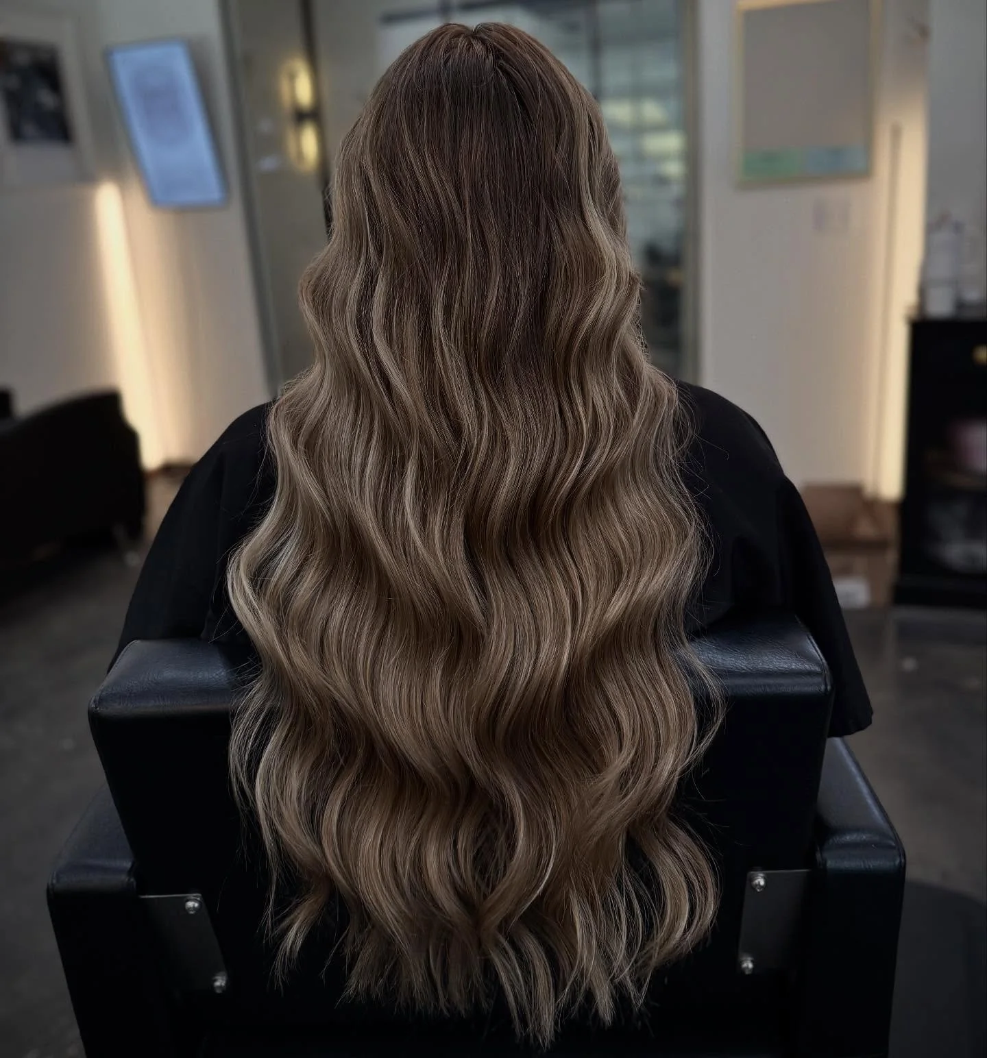 This fall hair is fall hairingggg🫶🏻

Just a lil bronding moment for this mane! All of her own natural hair and will likely need to color twice a year with this look. Ready to ramp up your fall color? Booking link is now open 🤍

Third Story Studios