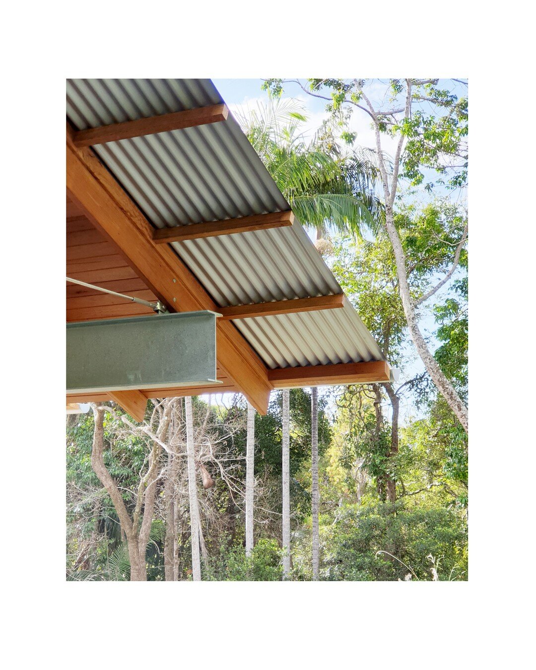 Cantilevered canopy cover in Byron Bay #CCCBB. WIP from our #amenityblock conversion, transforming a concrete block building into an expanded sheltering space.

#warearchitects #northcoast #regionalist #roofstructure #byronbayarchitect #architecturea