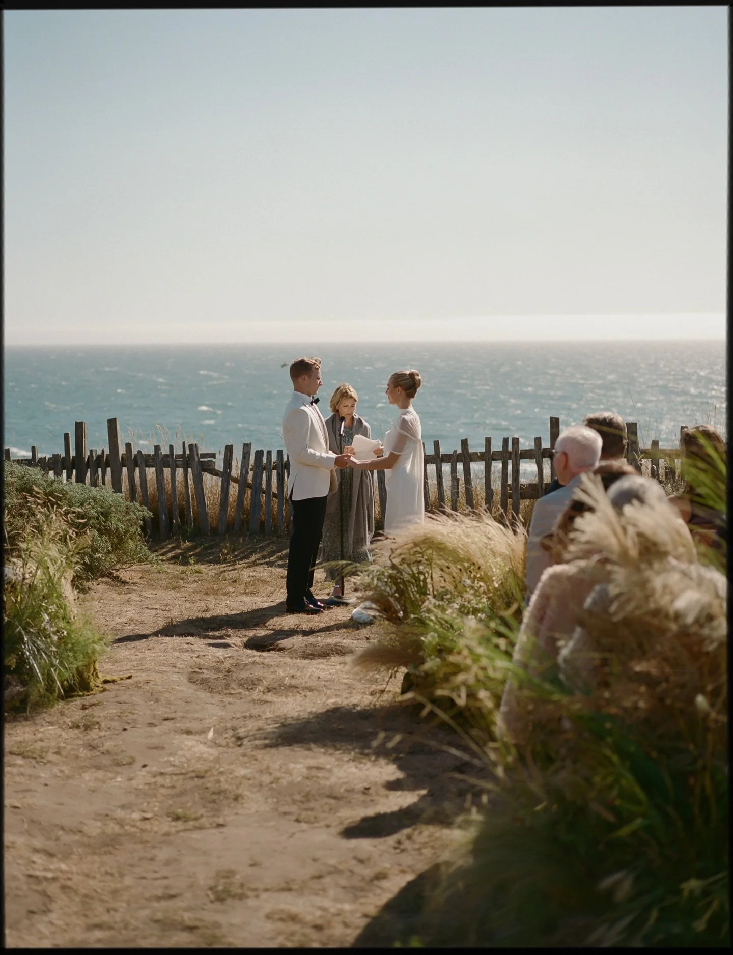 emulating the pacific coast with wild grasses &amp; layered textures

@annaaelizabethphoto 
@wildeandsageco @thesearanchlodge