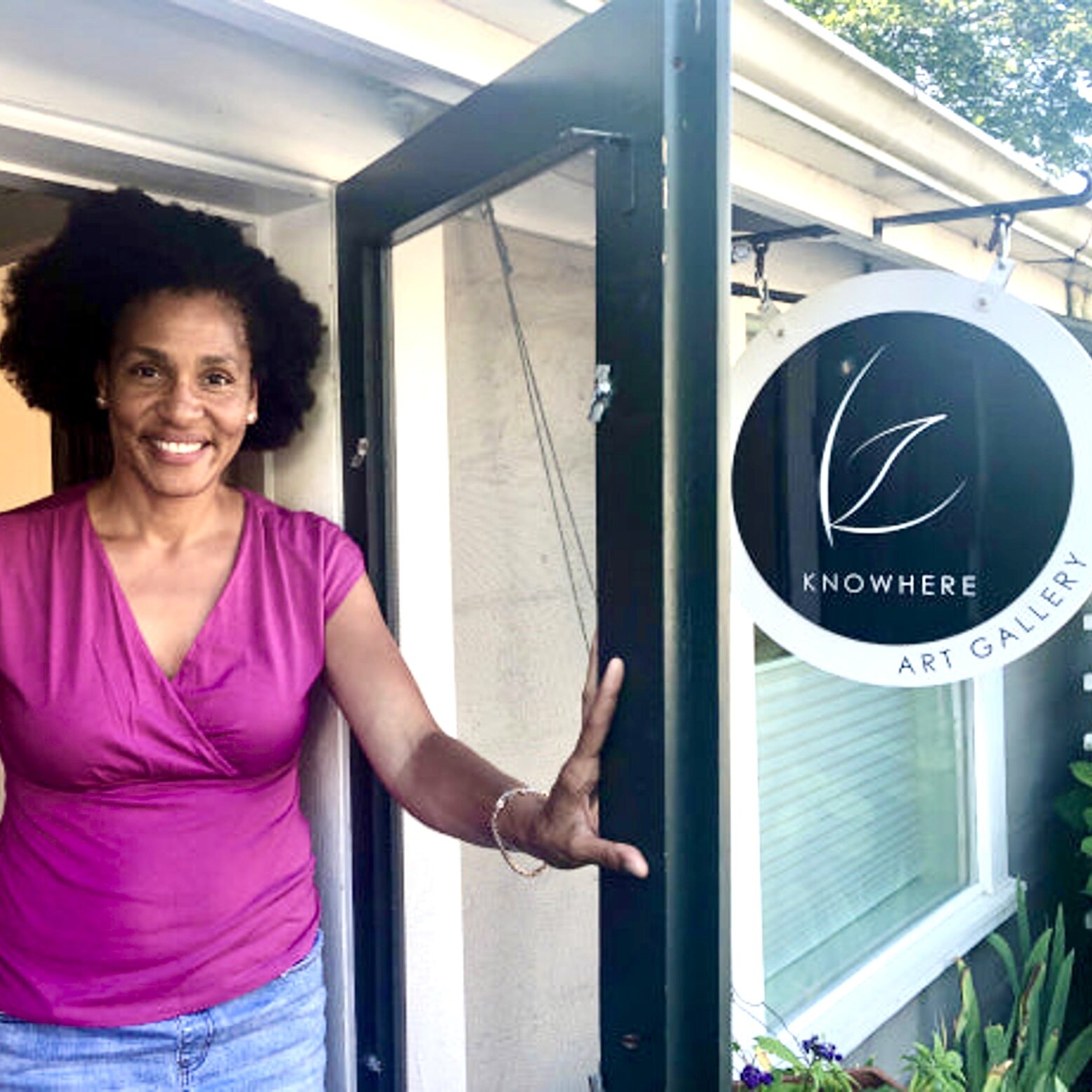 🎨🌍 Unleash Your Inner Explorer at Knowhere Art Gallery! 🌟✨

Step into a realm where art becomes a transformative journey of self-discovery and inspiration. Today, we shine a spotlight on @KnowhereArt, a black-owned art gallery that invites you to 