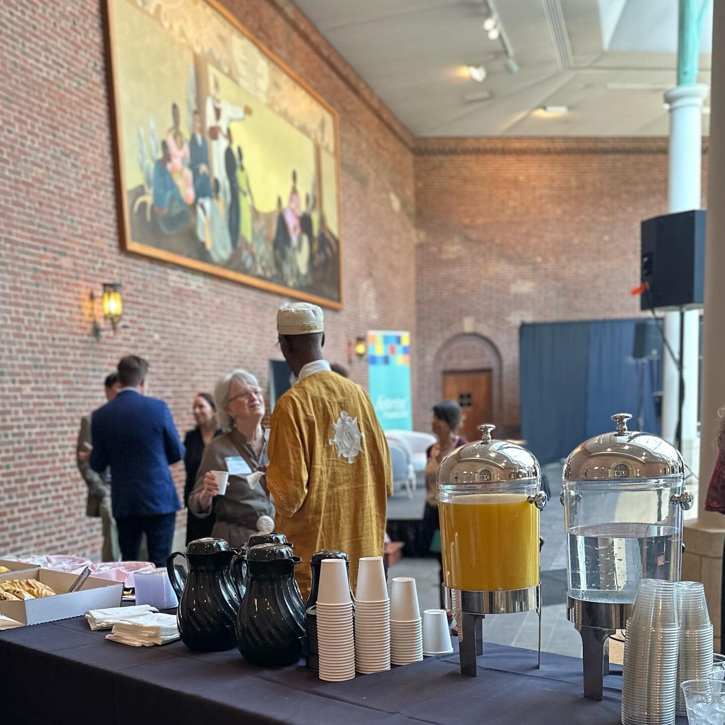 Start your Monday with breakfast! 
Looking for a great meeting space? @daytonartinstitute is one of many great venues with perfect meeting spaces! Contact @daievents  today! 

#daytoncatering #cateringdayton #daytonevents #daytonmeetingspace #daytonw