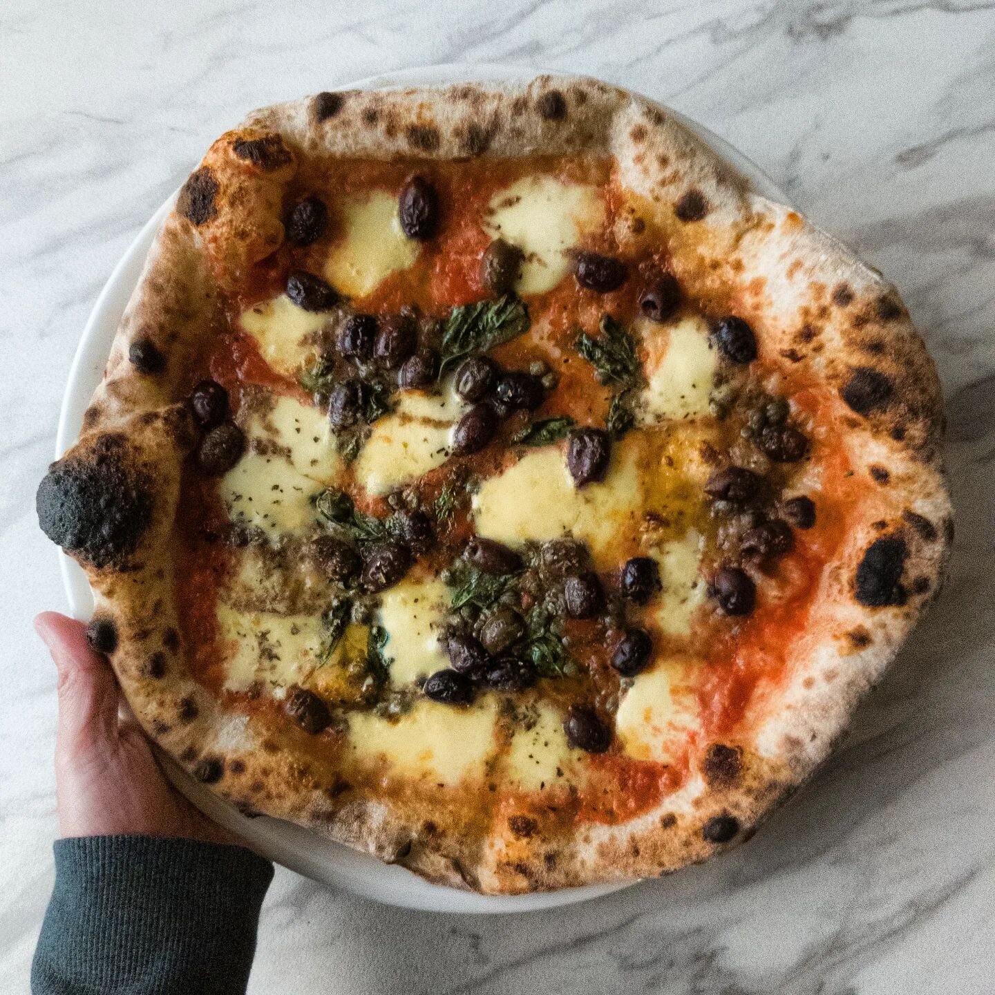 #sangennaro

Tomatoes, mozzarella, anchovy reduction, capers, olives, oregano

#santamargherita #neapolitanpizza #pizzanapoletana #maronn #italianfood #camberwell #3124 #camberwell3124 #middlecamberwell