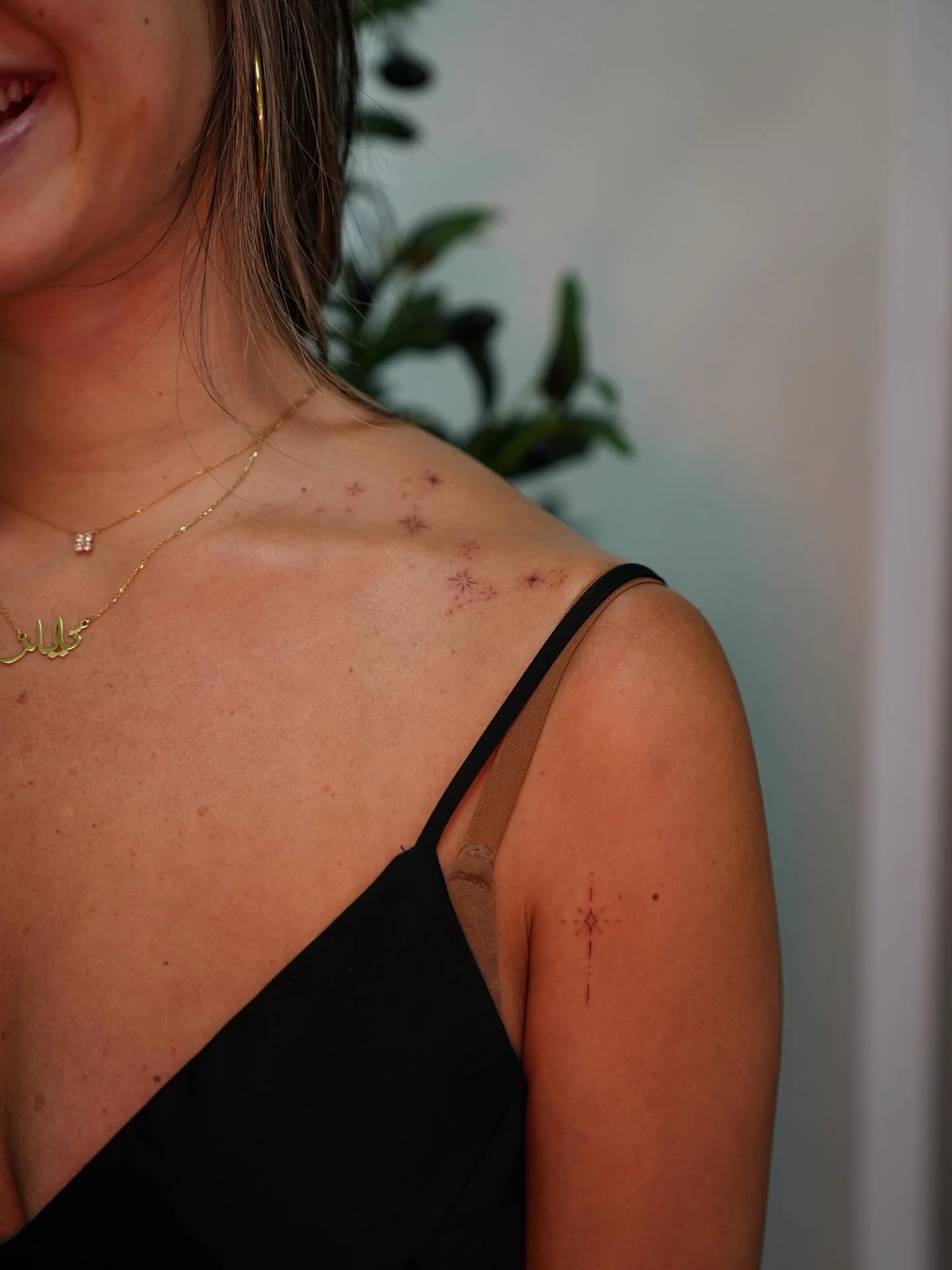 Last week we had the absolute joy of tattooing a family of five! One of them was getting their very first tattoo-can you guess who it was? It was such a special moment to witness.
Experiences like these remind us that tattoos aren&rsquo;t just art, t