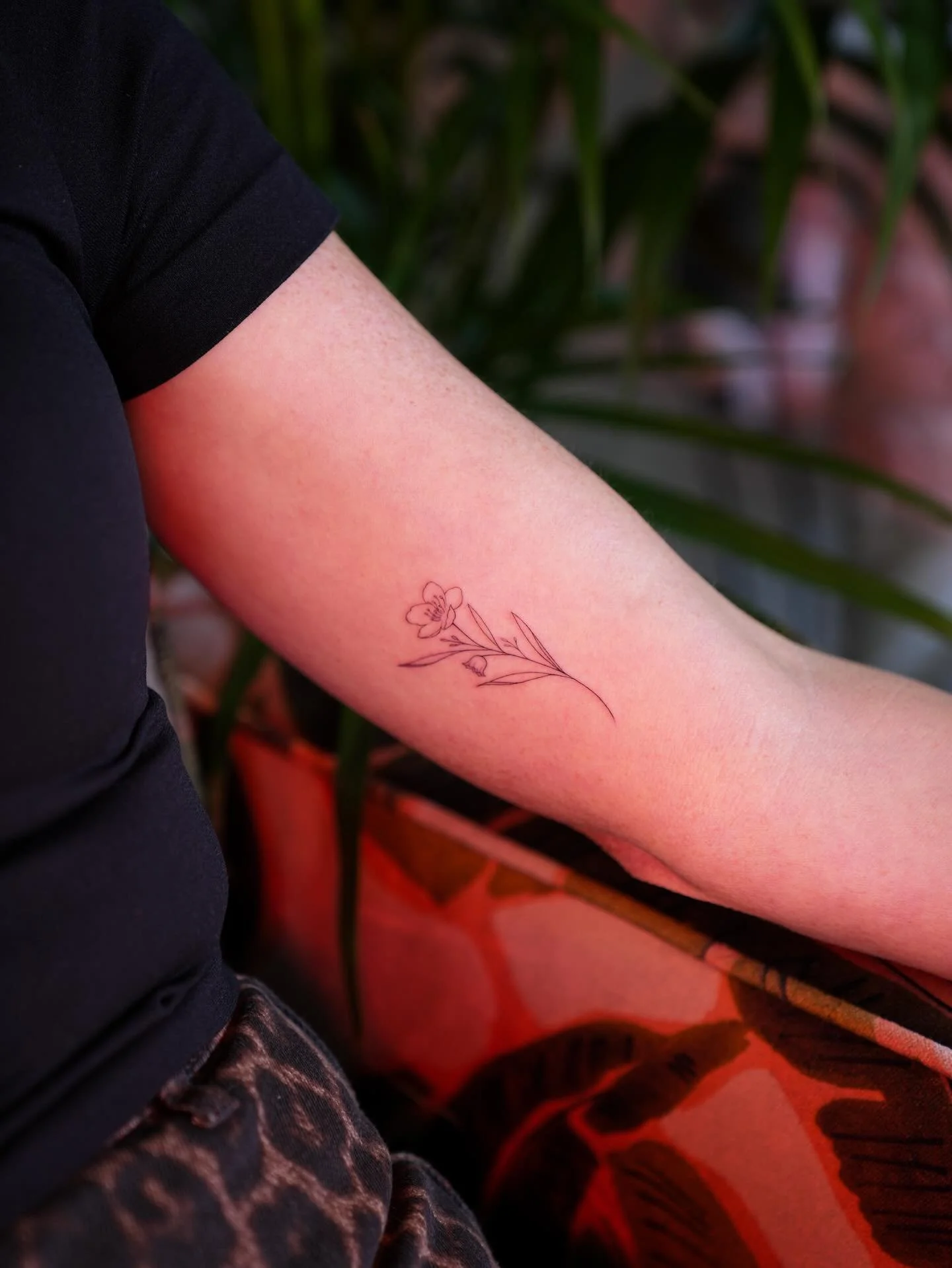 What better way to immortalize the ones you love?

#finelinetattoo #sandiegofinelinetattoo #sandiegofinelinetattooartist #iconiclinesstudio