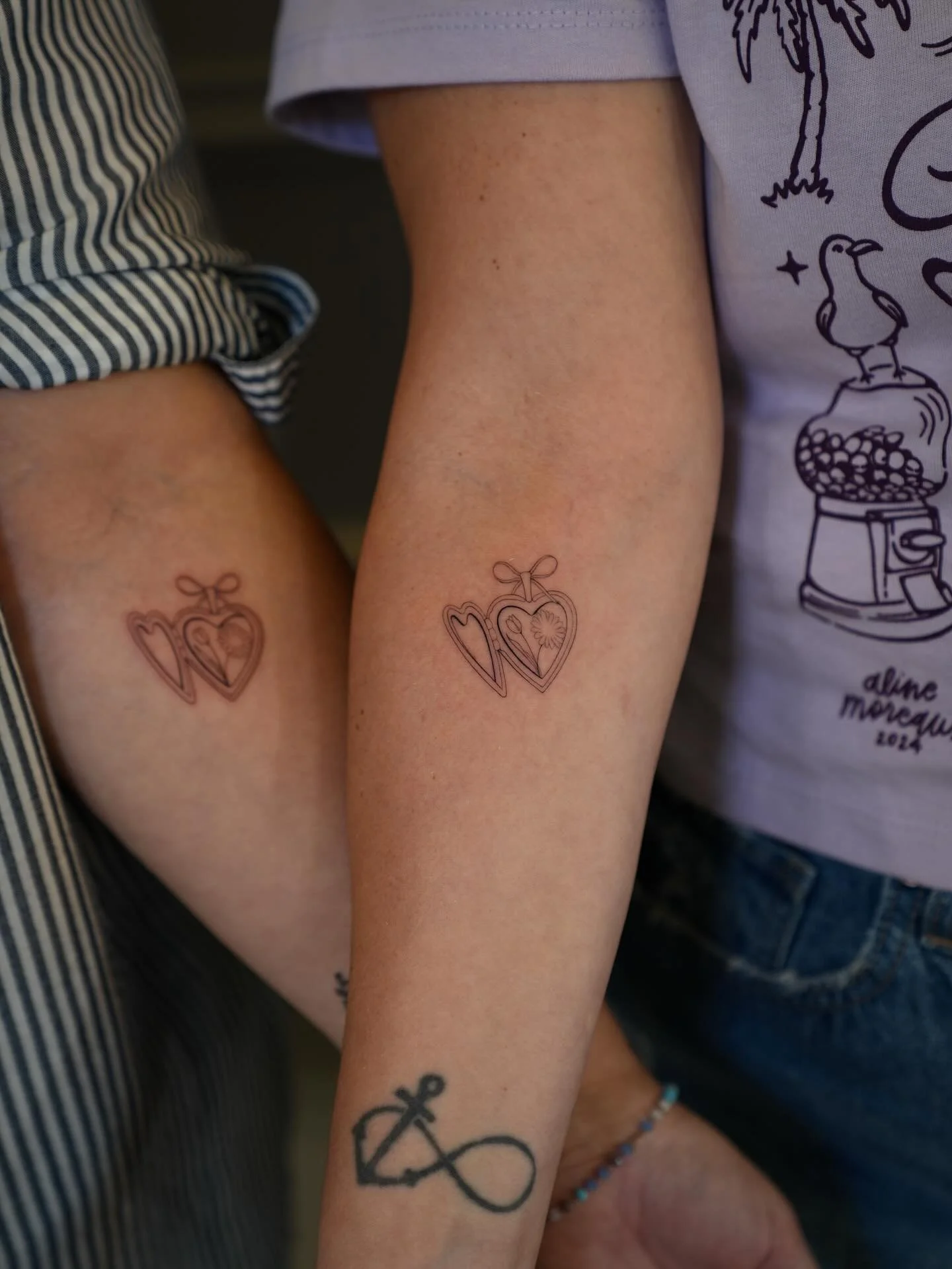 Matching locket tattoos

#sandiegofinelinetattooartist #sandiegofinelinetattoo #finelinetattoos #sandiego #sandiegodowntown
