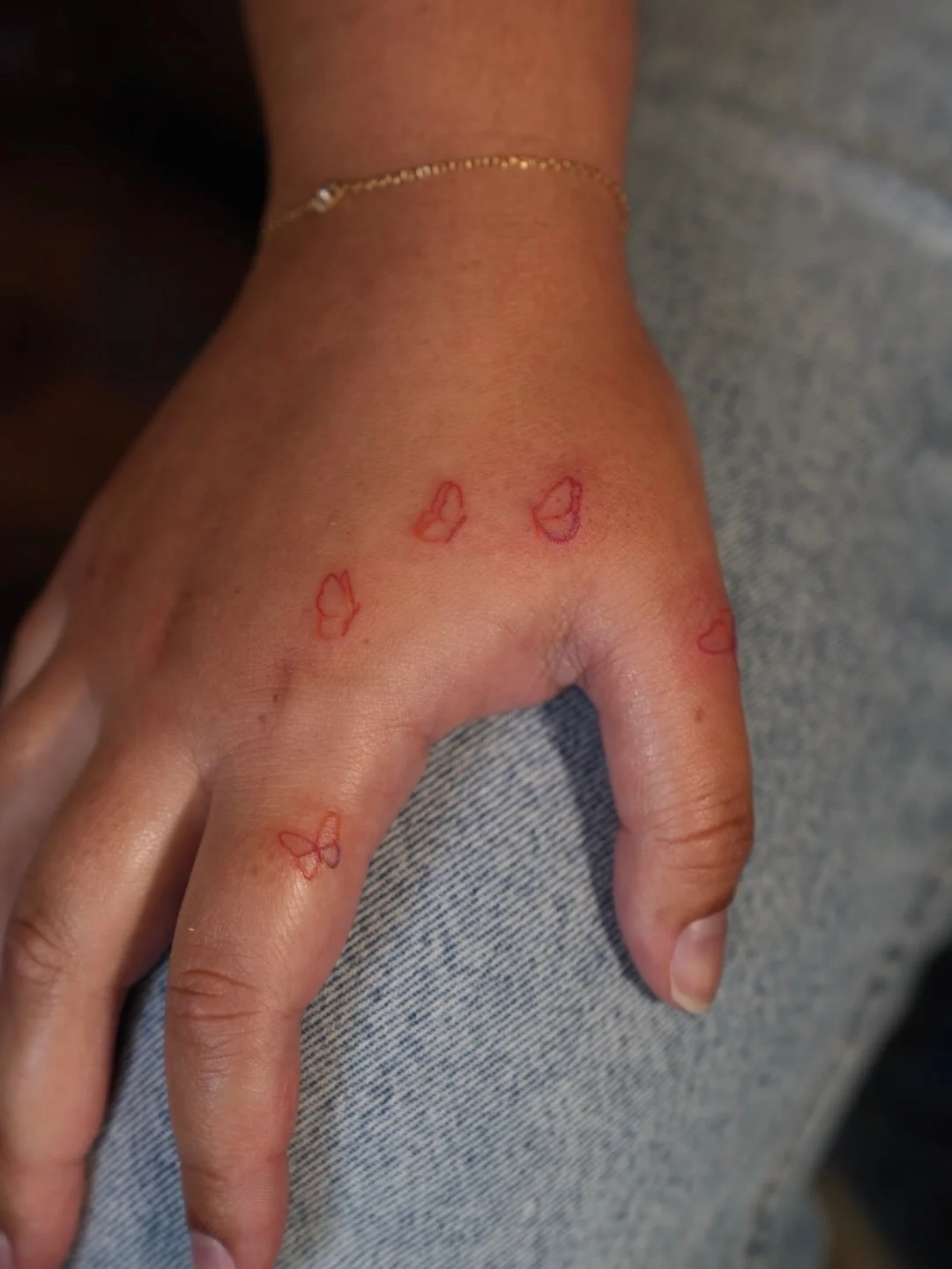 Forever holding mommy&rsquo;s hand

#sandiegofinelinetattooartist #sandiegofinelinetattoo #sandiego #foreverholdingmommyshand #finelinetatto