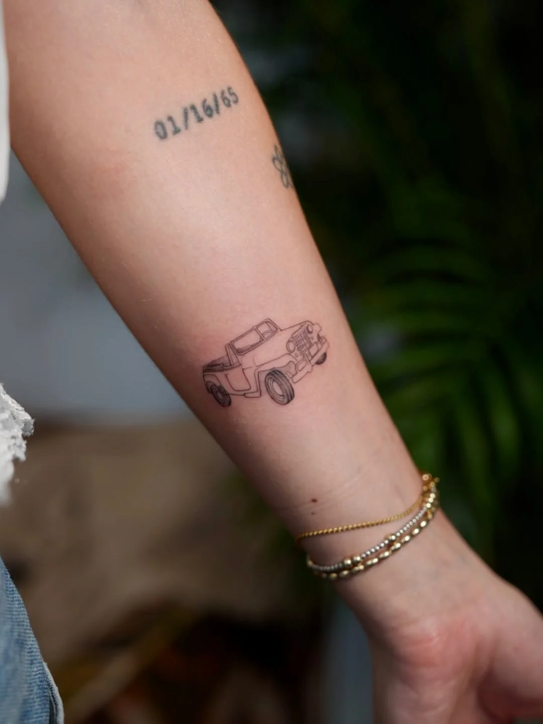 More than a car!! A beloved piece of family history, preserved in fine lines.

#finelinetatto #sandiegofinelinetattooartist #sandiegofinelinetattoo #familycar #sandiegoliving