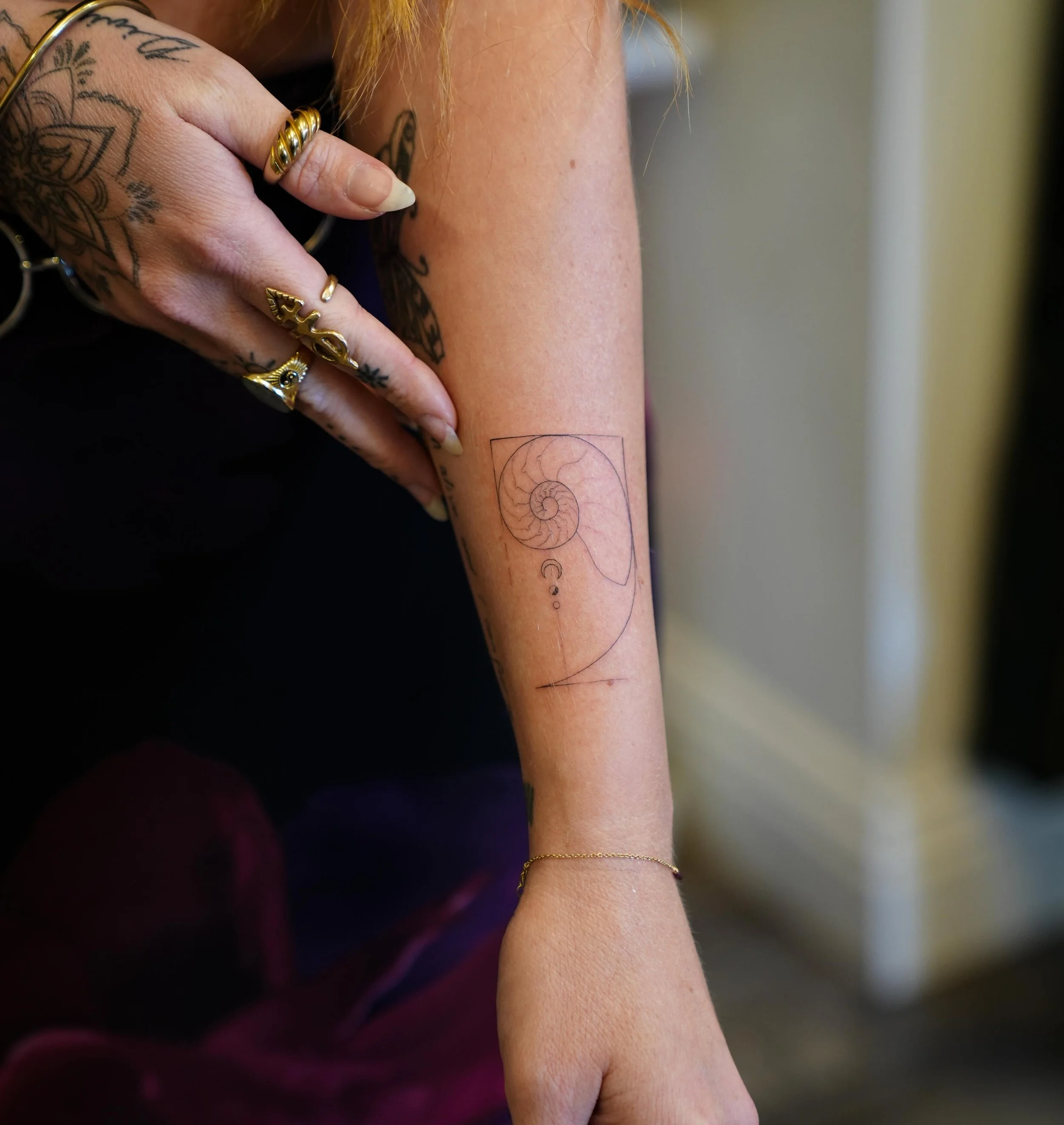 This is what happens when your artist takes the idea to the next level. 

Line work so fine it will get you compliments the rest of your life!

Artist: @julioblandontattoos 

#sandiegofinelinetattooartist #sandiego #sandiegofinelinetattoo #finelineta