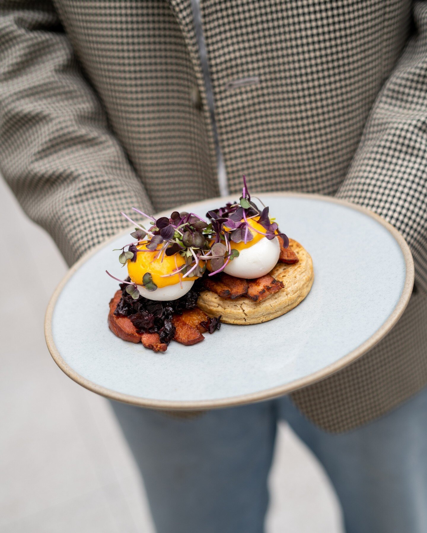 Brunch goals: Porgies&rsquo; Eggs Benny. Nuff said. ⁠
Step right in and enjoy our delectable offerings, including this one. ✨⁠
⁠
[Open 7 am -  3 pm.]⁠