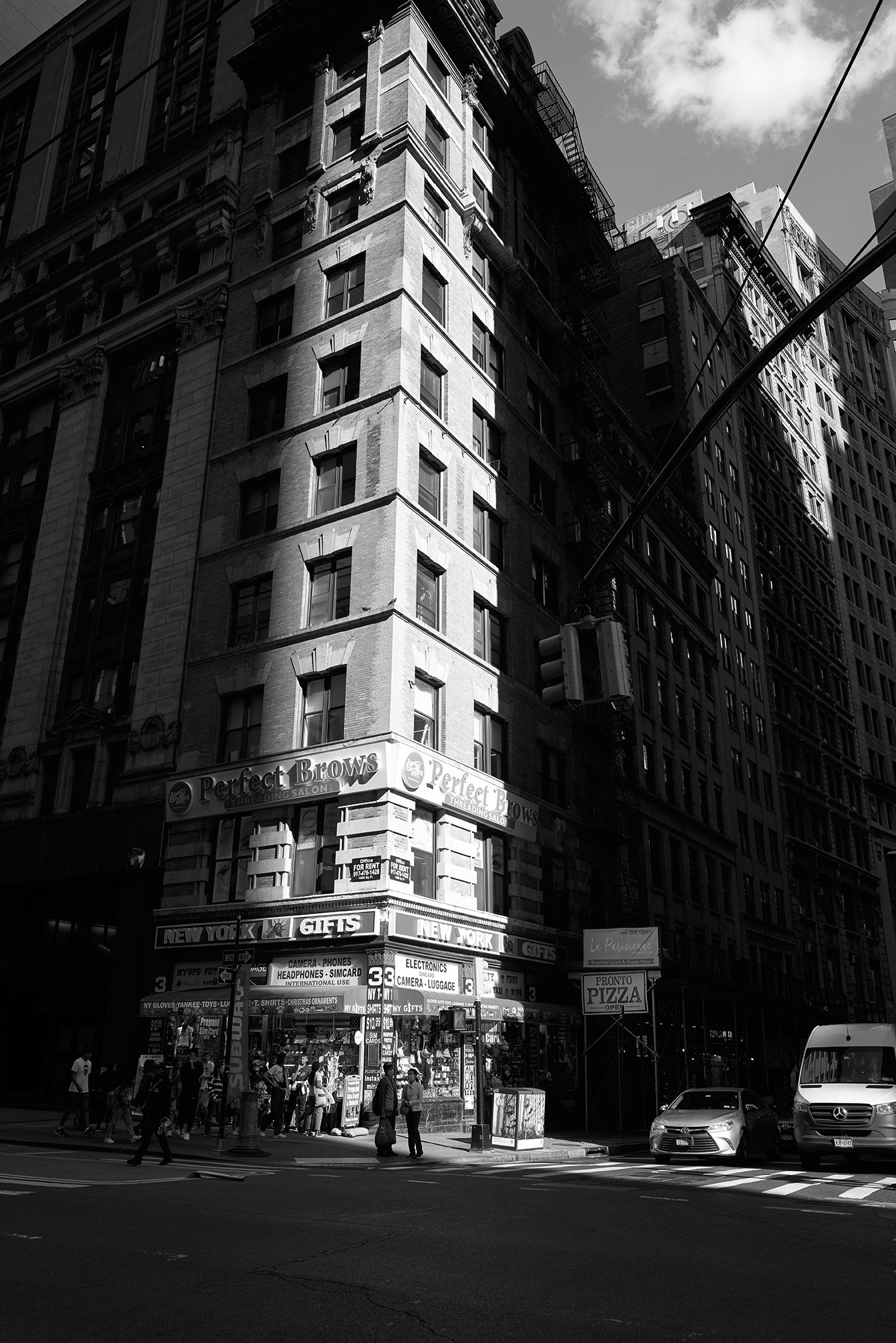 20220926_Leica Q2_L1010066_edit_bw_web.jpg