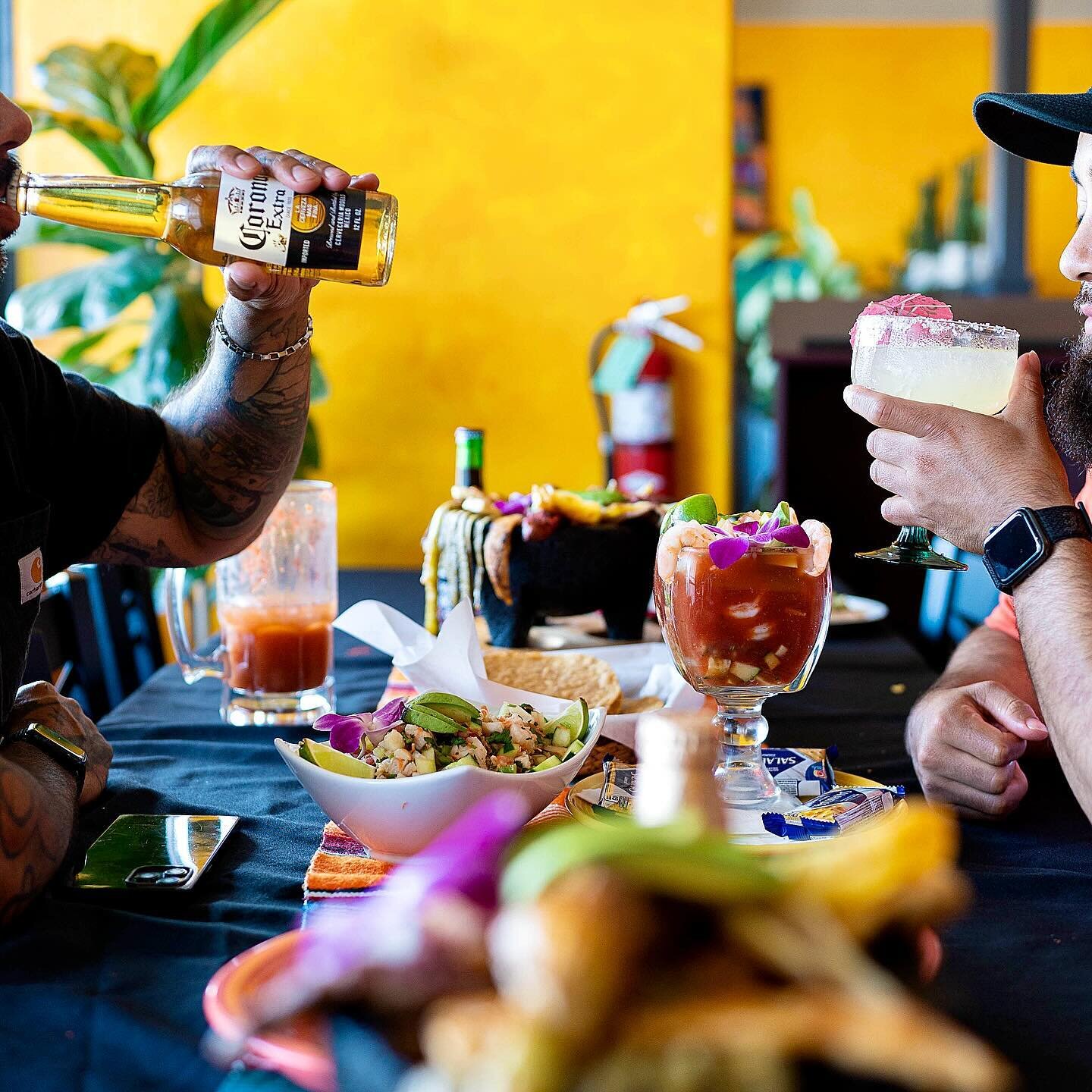 Cheers to the start of a great week! 🍻

#instafood #tequila #salsa #mexicanfood #foodlover #foodporn #margaritas #burrito #comida #taco #yummy #mexicanrestaurant #foodblogger #tacos #tacotuesday #delicious #guacamole #food #mexicancuisine #comidamex