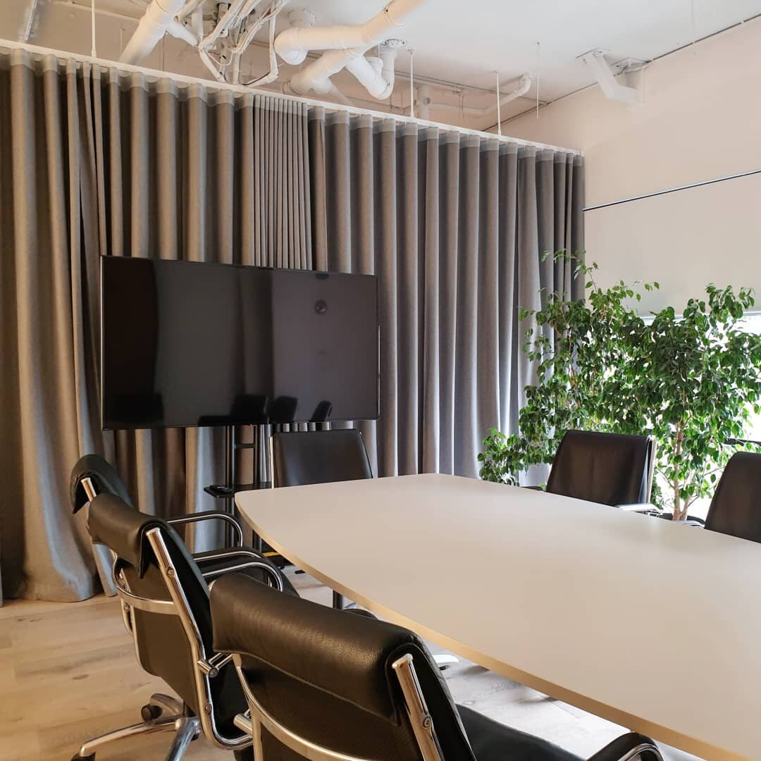 New screen for the RAD meeting room!

#presentations #65inchtv #pertharchitects #perthproperty #pertharchitecture #architects #architecture #meeting #meetingroom