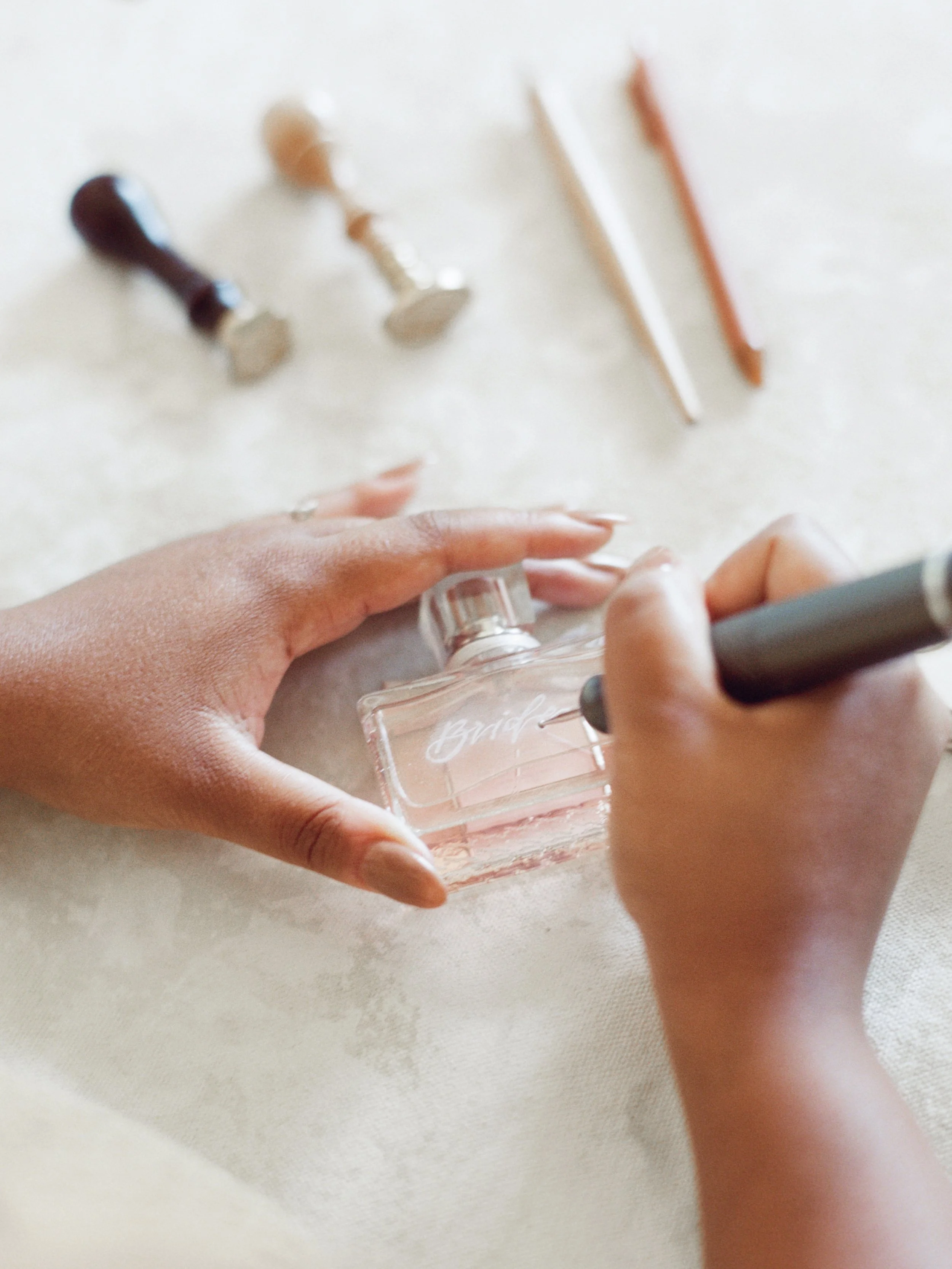 The Planner’s Guide to Live Engraving: The Luxury Experience Your Couples Will Love