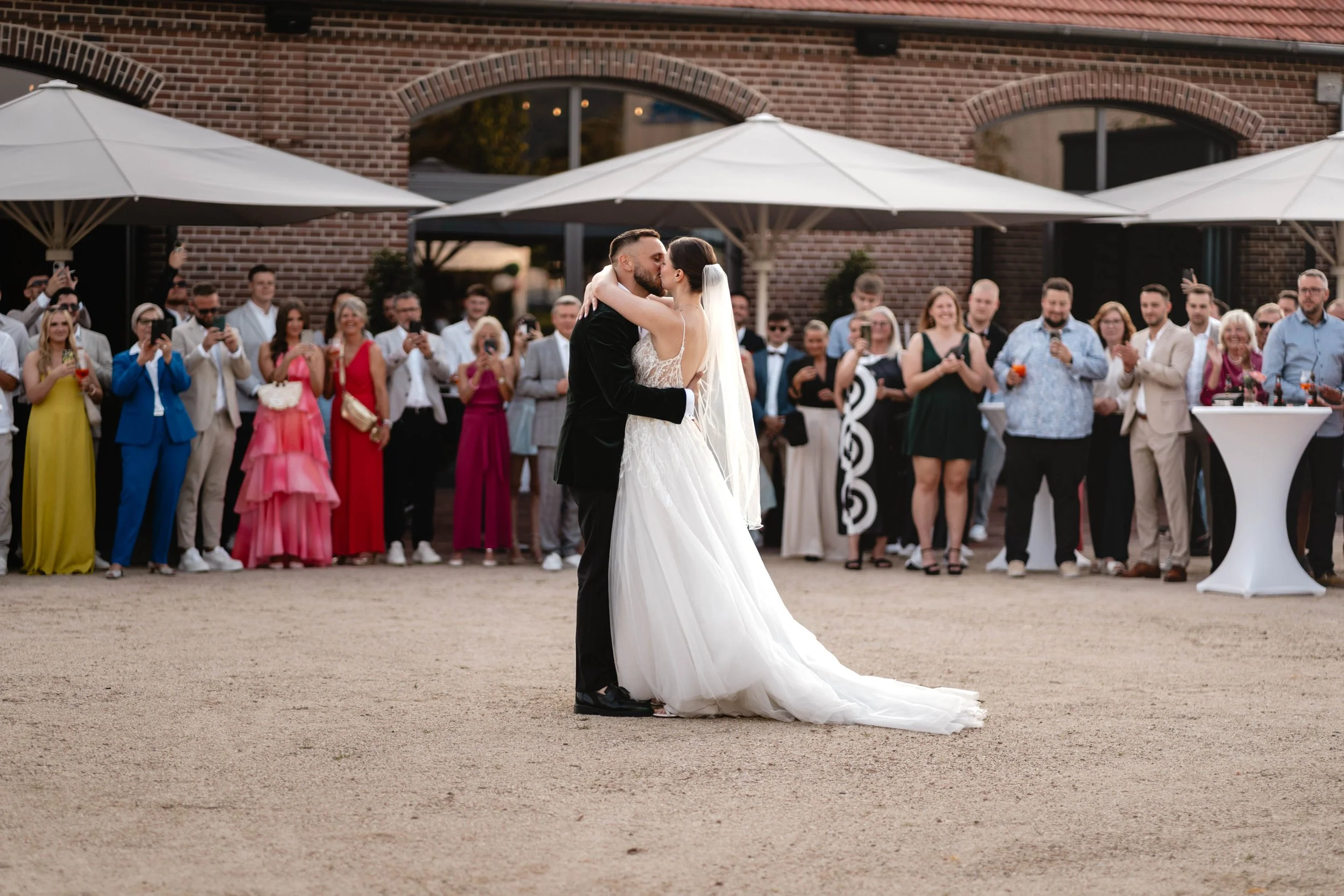 hochzeitsfotograf die scheune dehme – brautpaar im historischen scheunenflair - hochzeitsfotograf bad oeynhausen - hochzeit bad oeynhausen - hochzeit die scheune dehme - hochzeit dehme
