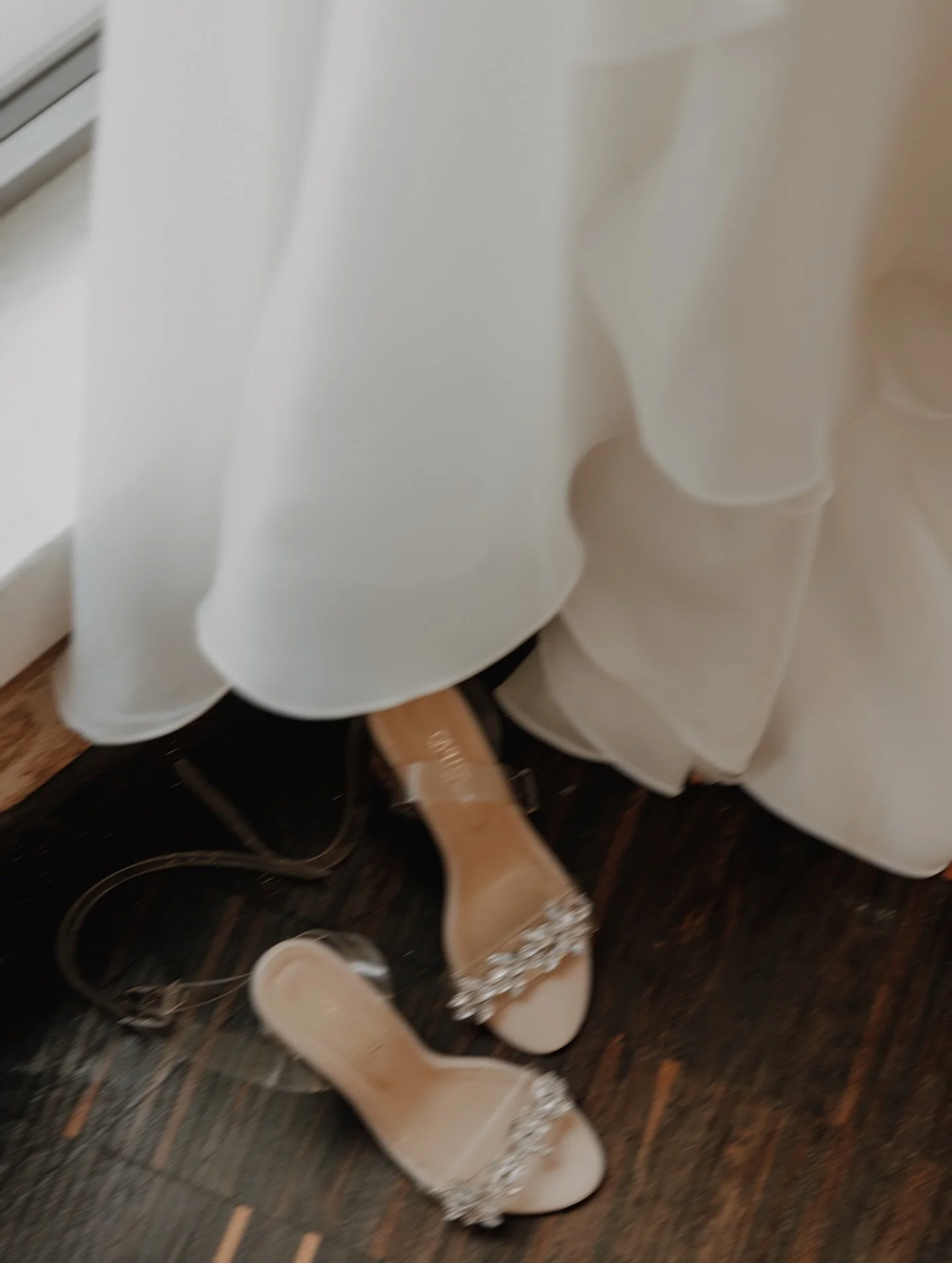 🤍
.
.
.
.
#wedding #bride #groom #weddingday #weddingplanning #engagement #weddinginspiration #marriage #weddingphotography #weddingdress #weddingideas #weddingceremony #love #ido #bridal #weddingparty #weddingdecor #weddingcake #weddingreception #w