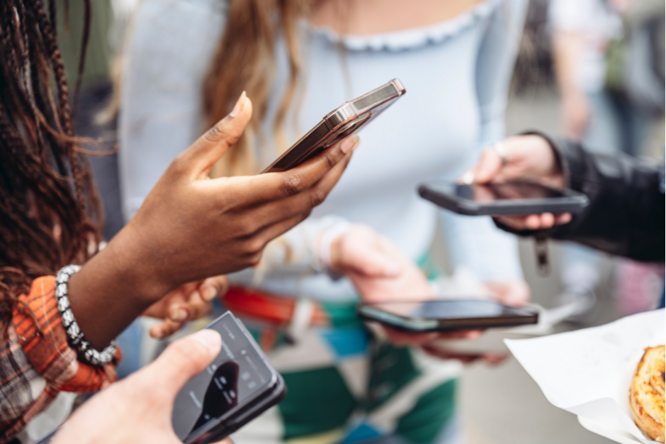 Die Macht der Social Media als Herausforderung für Gesellschaft und Politik – wohin führt die Reise?