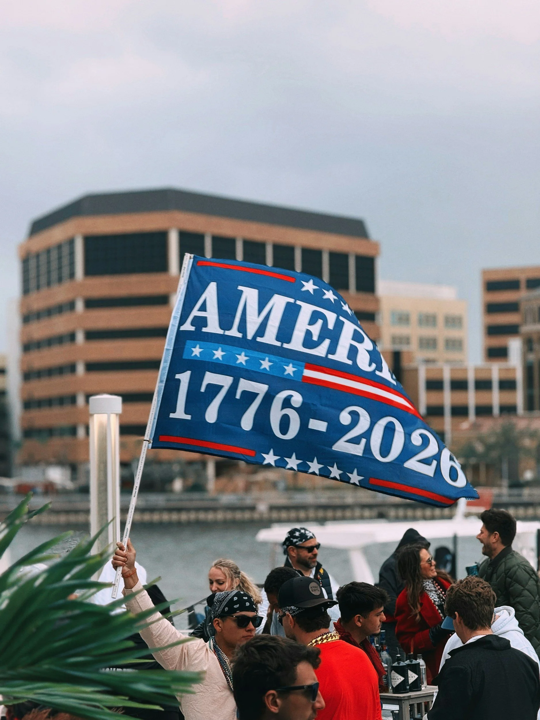250 Jahre amerikanische Demokratie zwischen Verfassungsversprechen und Wirklichkeit: Große Feiern, gespaltene Gesellschaft