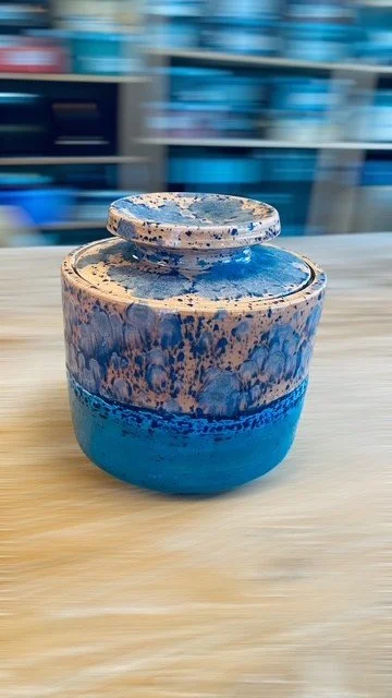 kleine dekselpot blauw.jpg