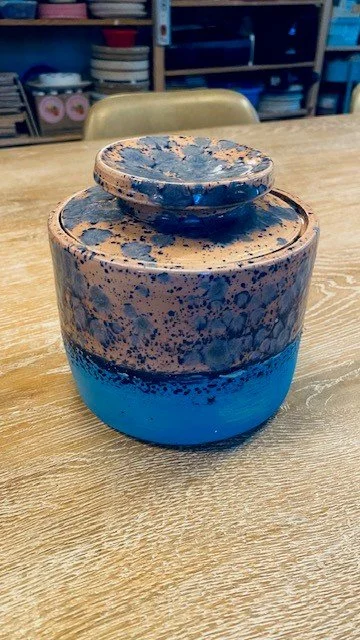 blauw roze dekselpot.jpg