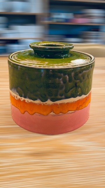 roze oranje groen dekselpot.jpg