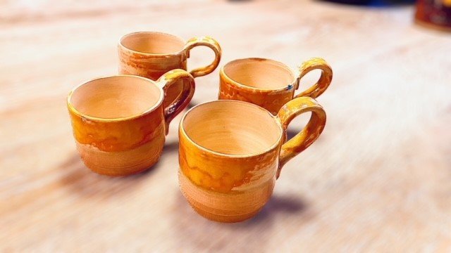 4 mokken met oor geel rose.jpg