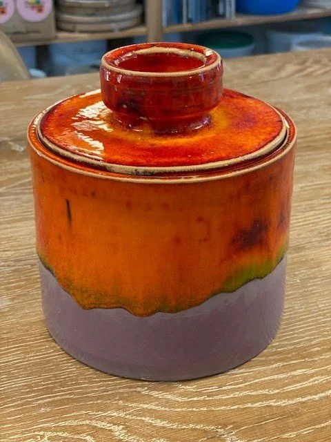Dekselpot lila oranje.jpg