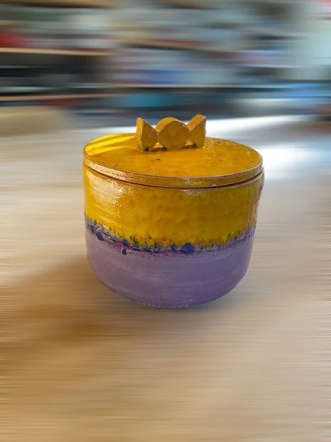 dekselpot snoepje geel paars.jpg