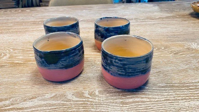 4 korte brede blauwrose mokken.jpg