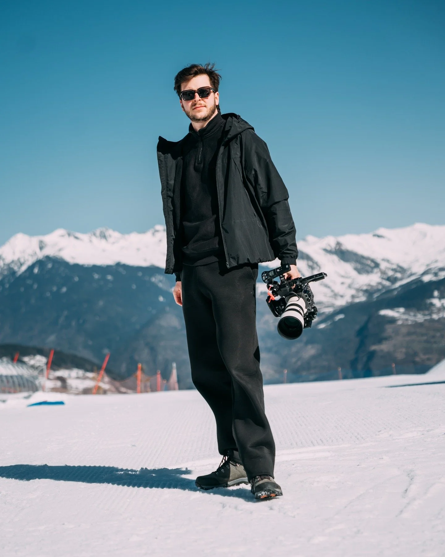 Shooting in The Alpes for @clubmed.jobs with @lphulshof - face in the sun; leg in the snow; tough stomach flu on day 1 and lots of data. 👏