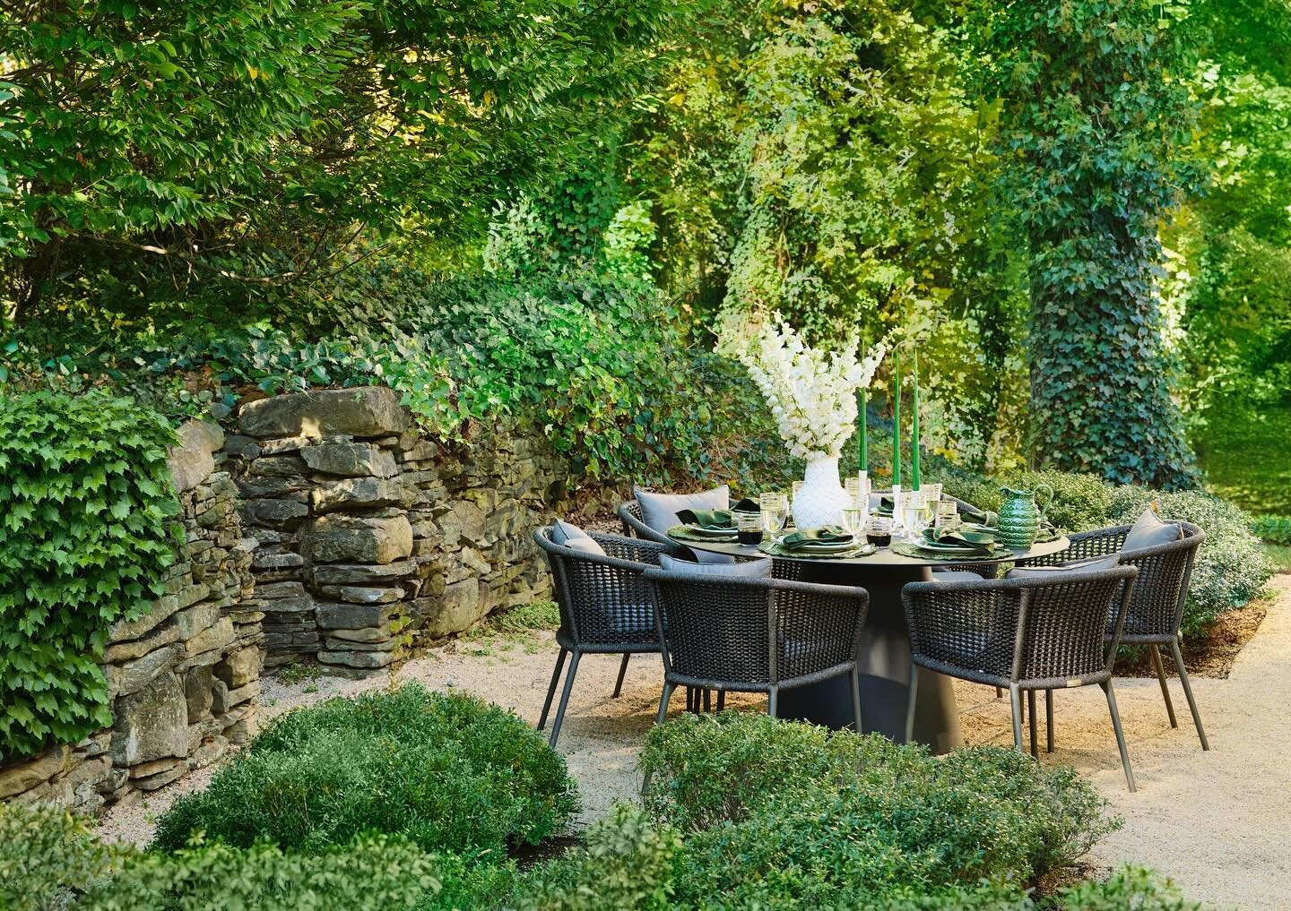 Can&rsquo;t wait to resume garden parties and dining al fresco! Loved creating this dreamy setting for Janus et Cie&rsquo;s latest campaign. Spring is just around the corner&hellip;

Cone II dining table, Knot armchairs, Monsoon Ixora vase and Monsoo