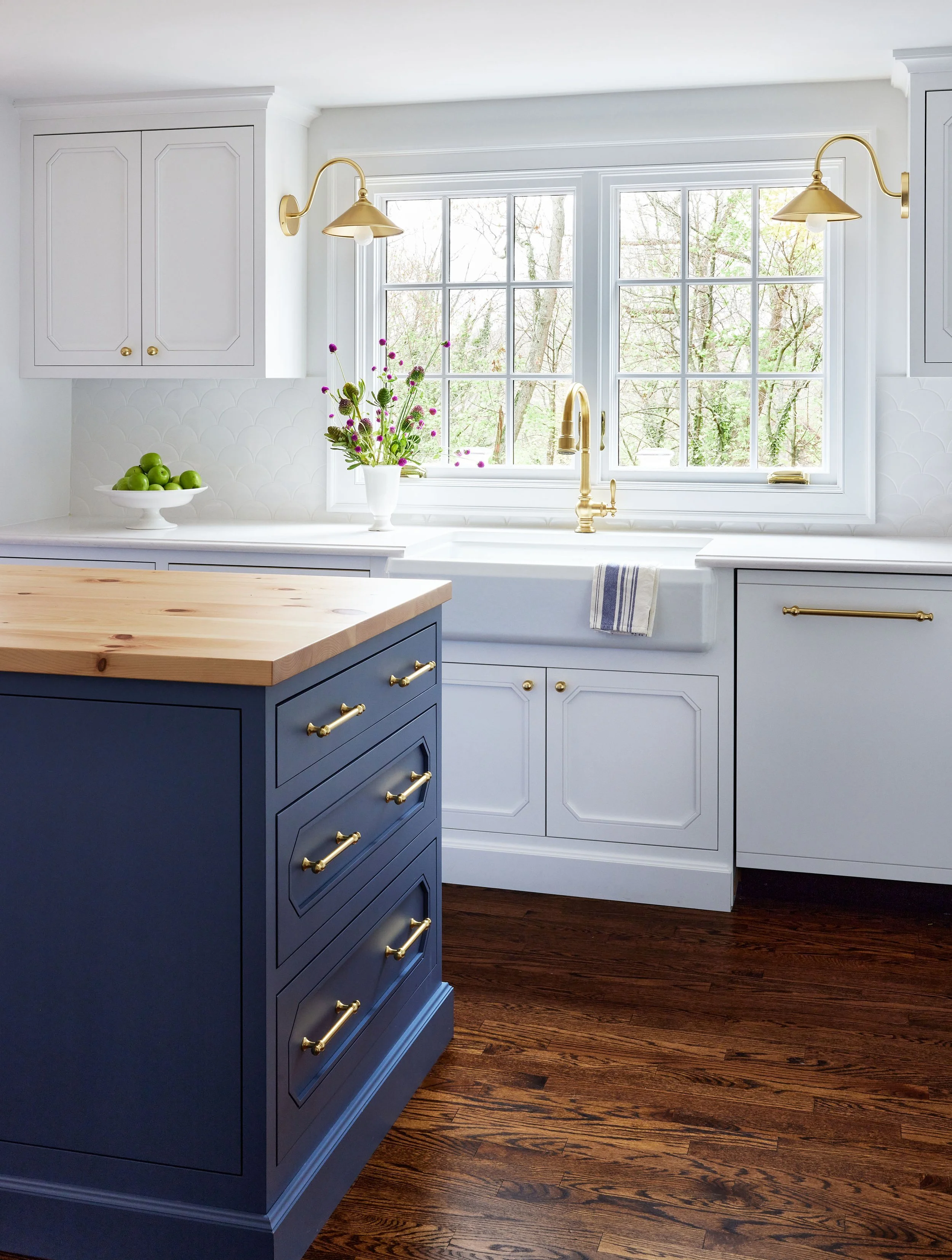 Kitchen, Kitchen Island, Window View, Sconces, Parker Bowie Larson, Interior Design, Laurel Hollow, Photography by Julia D'Agostino