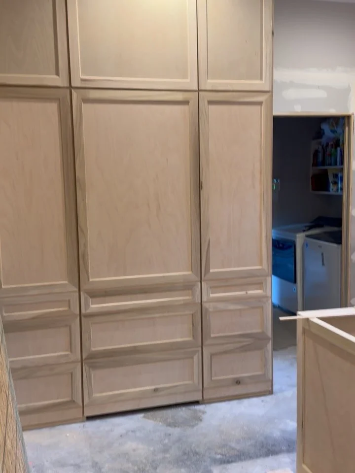 Can you spy the hidden pantry access? 🙌