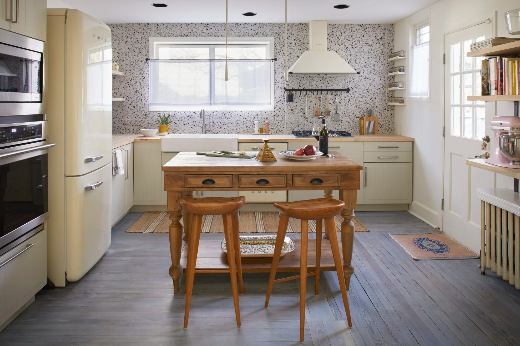Mixing Antique and Contemporary Design: A Guide to Layering Old and New