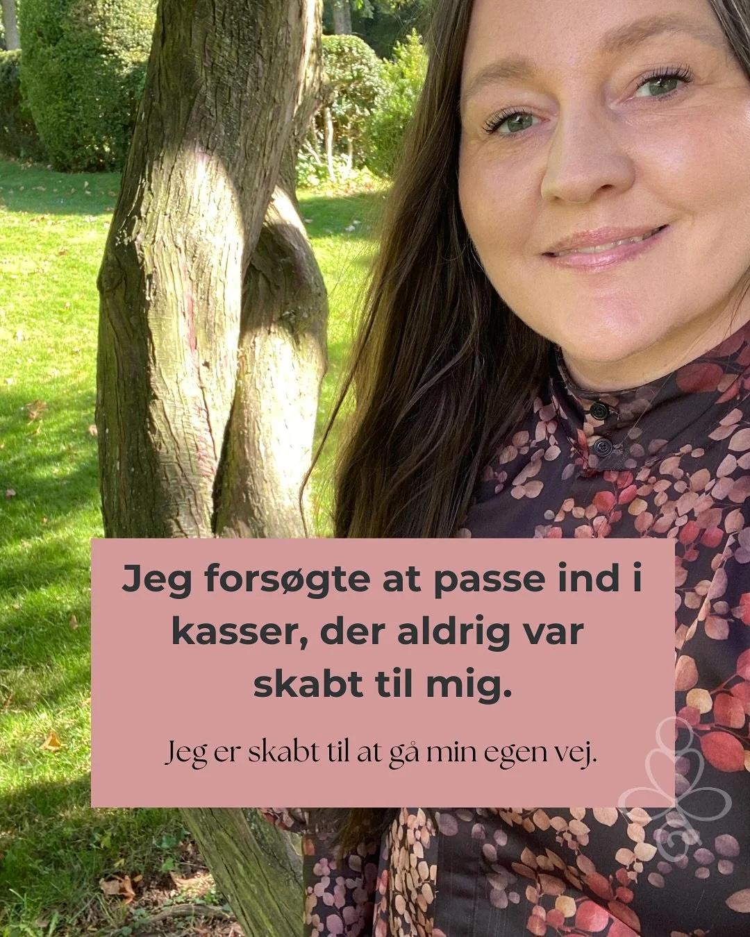 Jeg plejede at tro, at jeg skulle v&aelig;lge &eacute;n vej og blive p&aring; den.
At jeg skulle v&aelig;re konsekvent, struktureret og helst ikke &aelig;ndre mening 🤯

Men sandheden er, at jeg aldrig var skabt til at g&aring; i en lige linje eller 