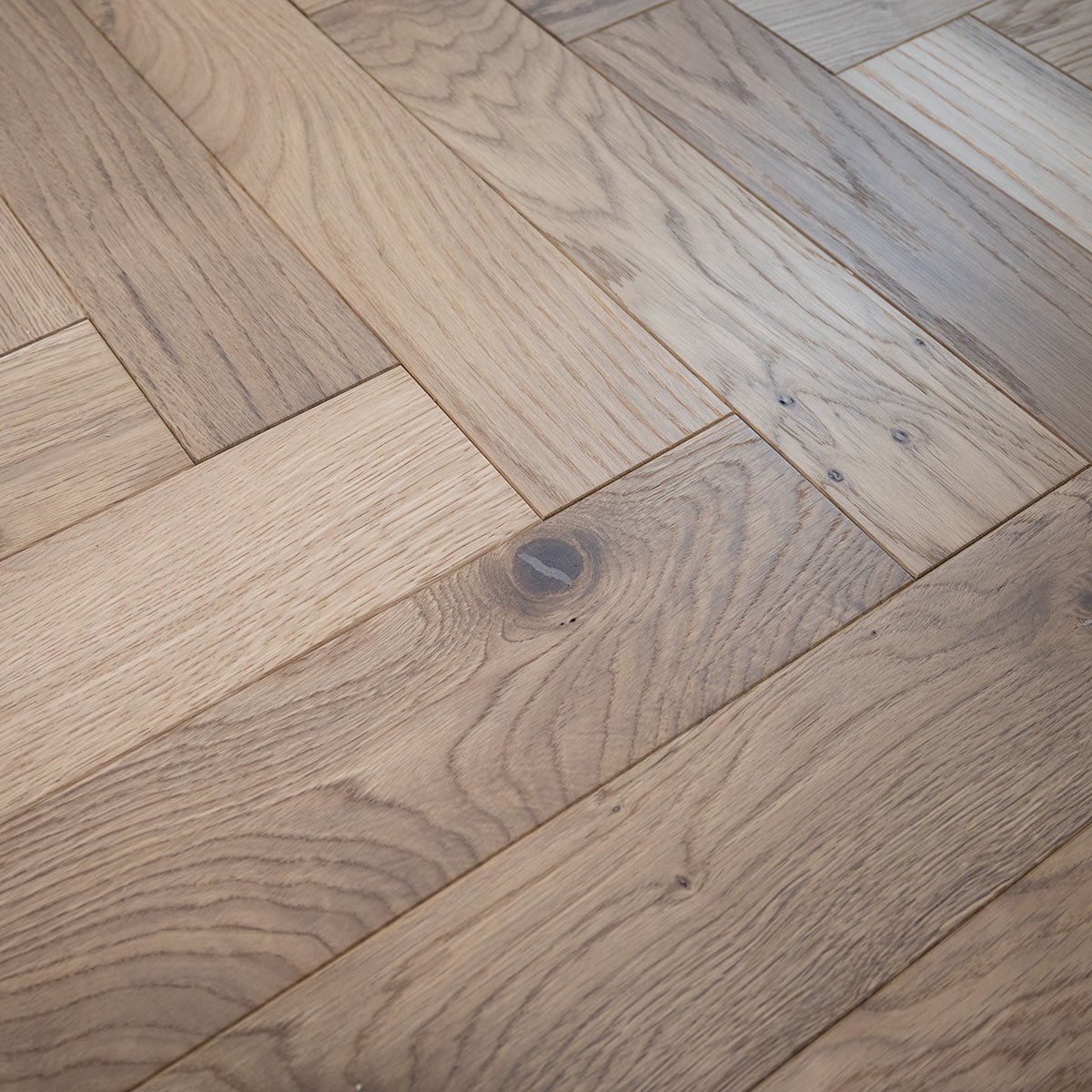 V4 ZB203 White Smoked Oak from the Floor Collection