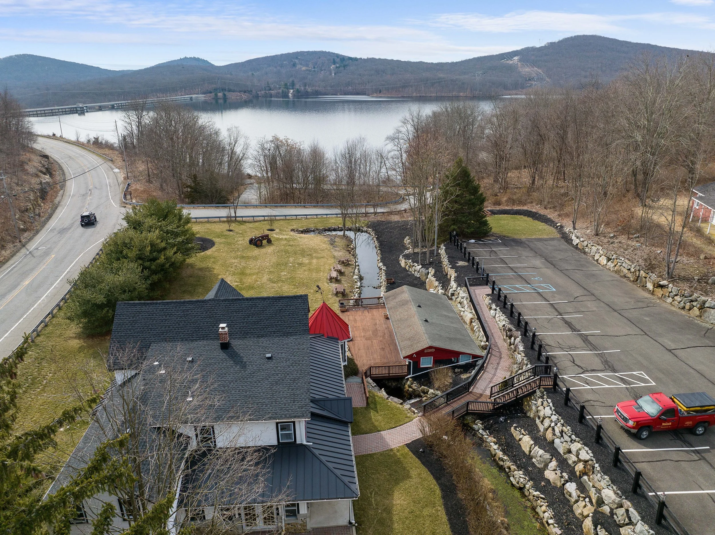 Explore Our Elegant Exterior Spaces in Ringwood, NJ | Merced Manor