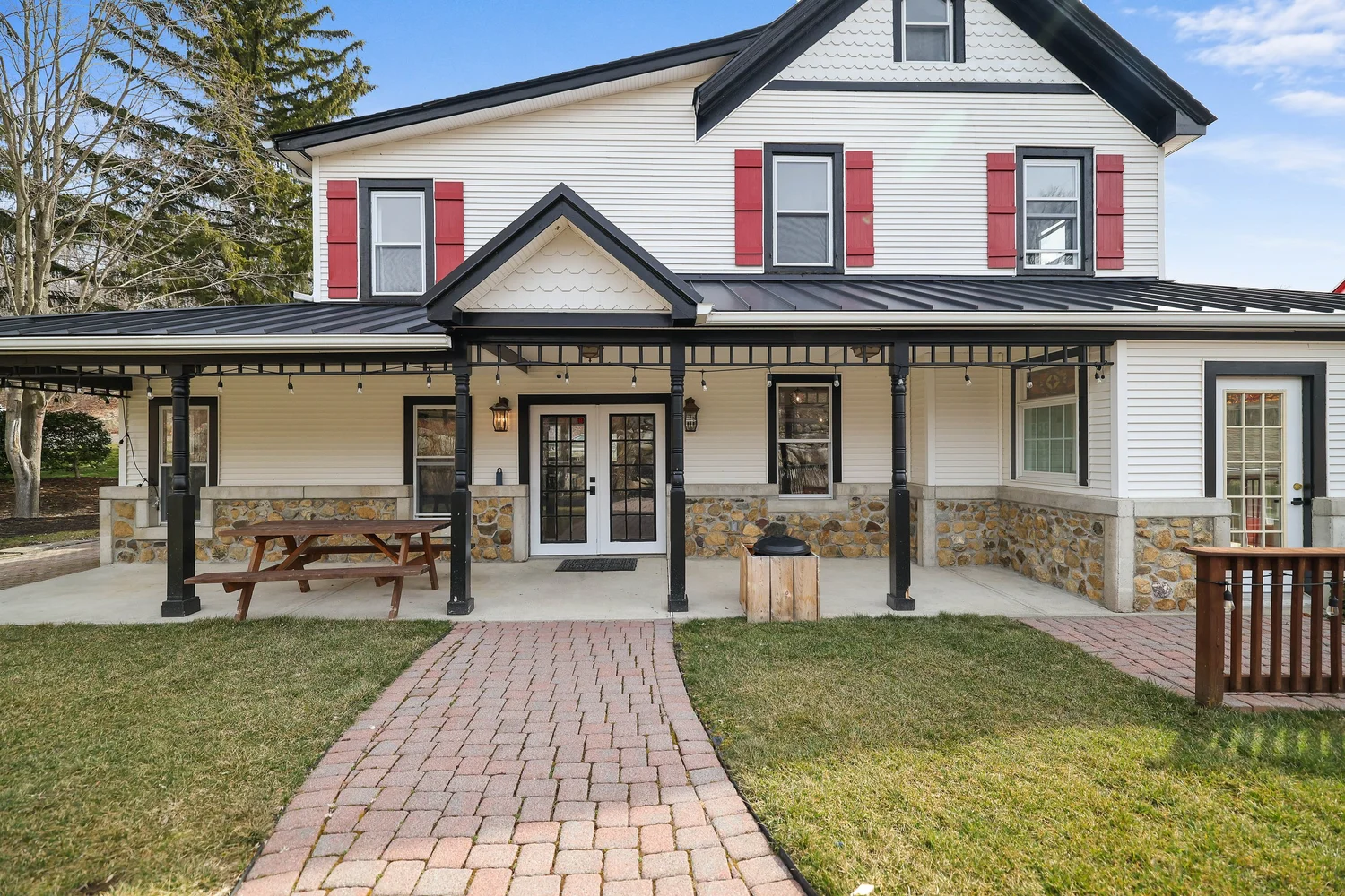 Exterior — Merced Manor