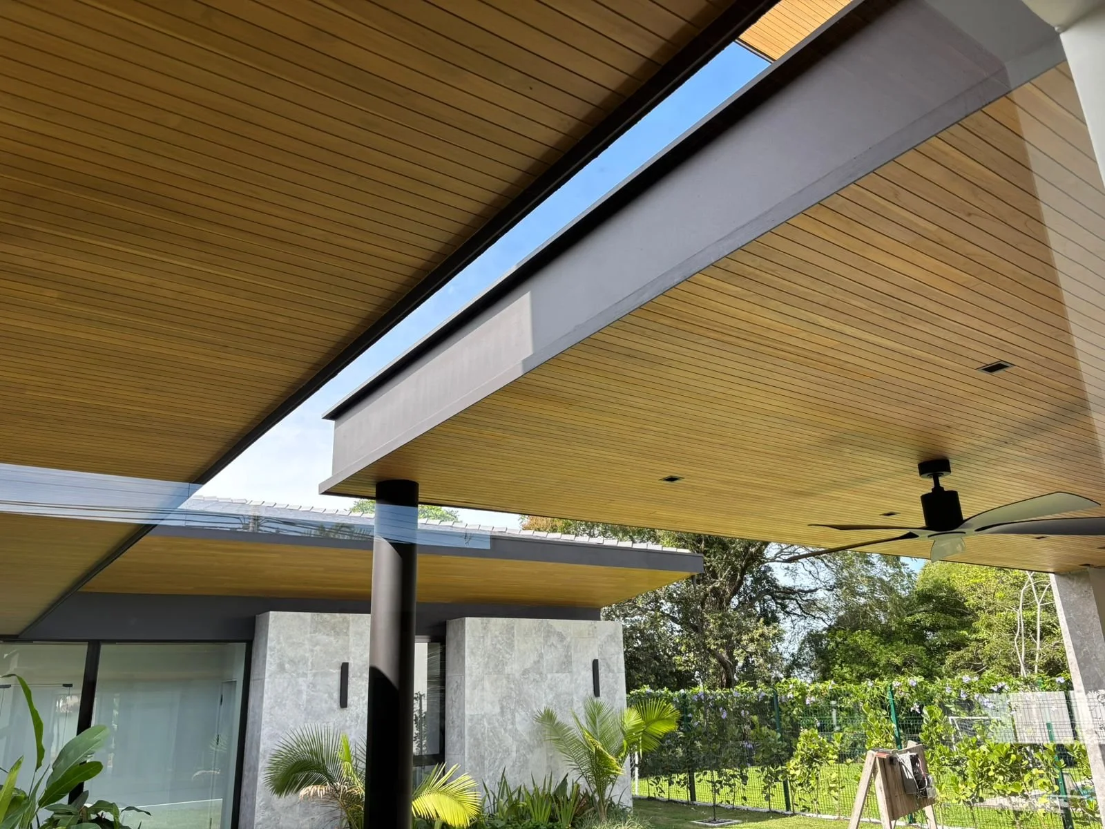 Cielo de teca acabado barniz UV crema Woodpecker