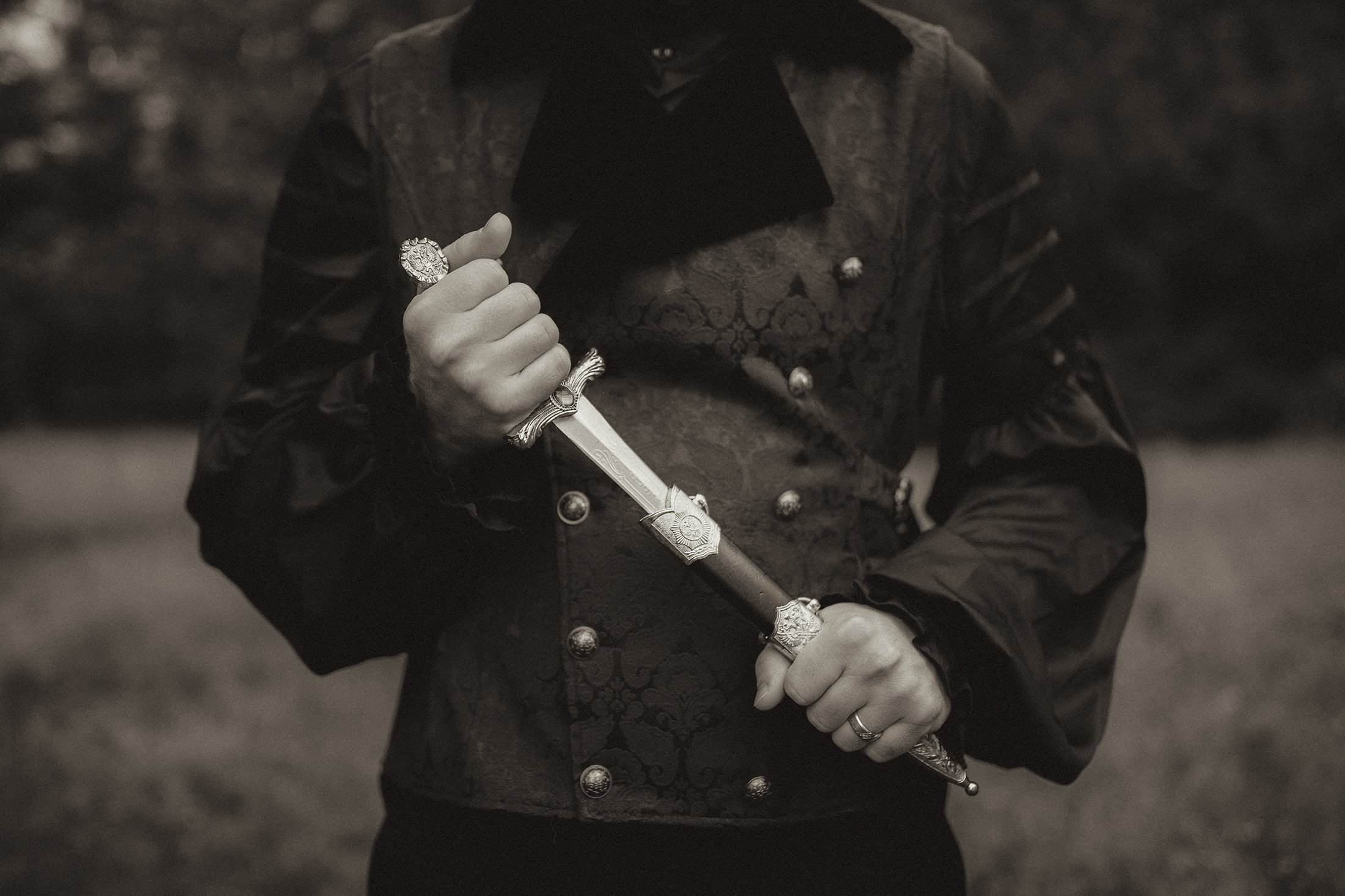 dark romantic photo shoot