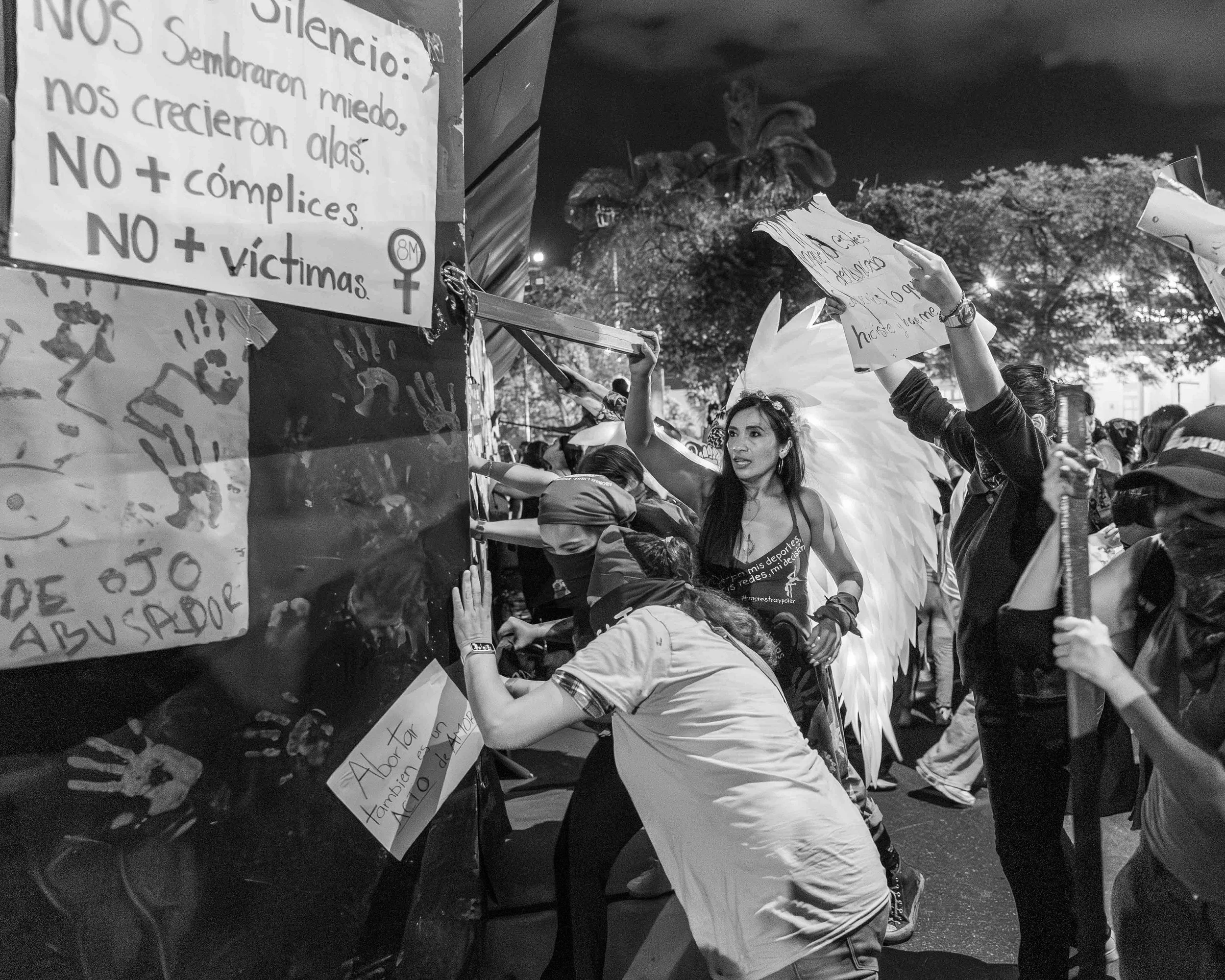 Marcha del Día Internacional de la Mujer for InvisibleMan.Photography-7.jpg