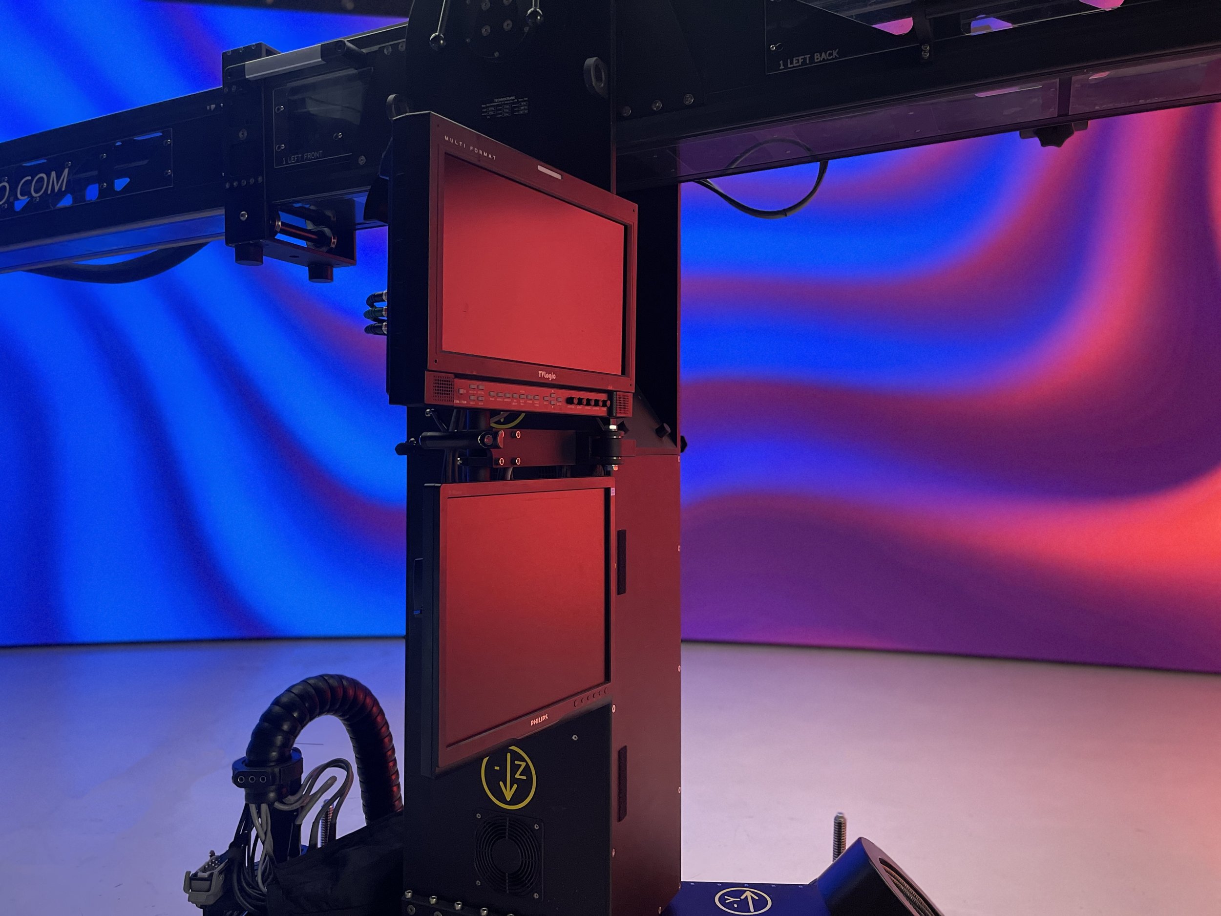 Technodolly 15 monitors