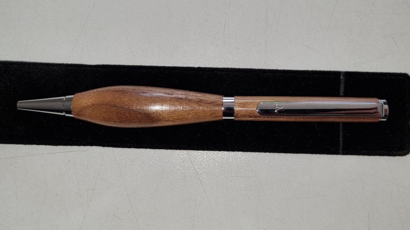 After several months off due to shoulder surgery, I'm back in the workshop... and thought I'd give pen turning a go. The kit from Axminster is pretty decent! I still need to get closer to the bushes while turning, but I can see this being quite a fun