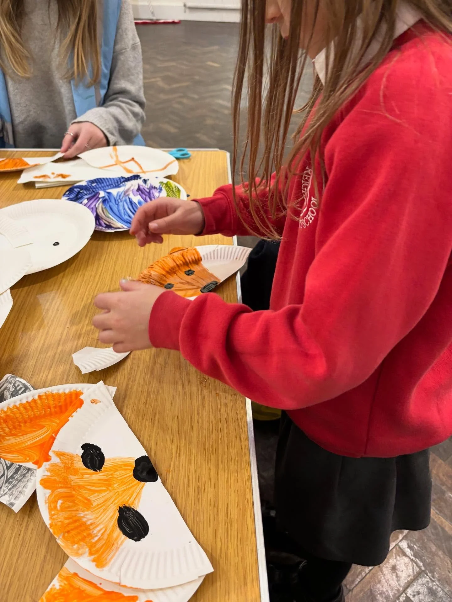 ⭐️Today at St Philip&rsquo;s⭐️
We have been painting! We&rsquo;ve used paper plates to make animal faces! A few favourites were foxes, ducks and elephants! 🦊🦆🐘